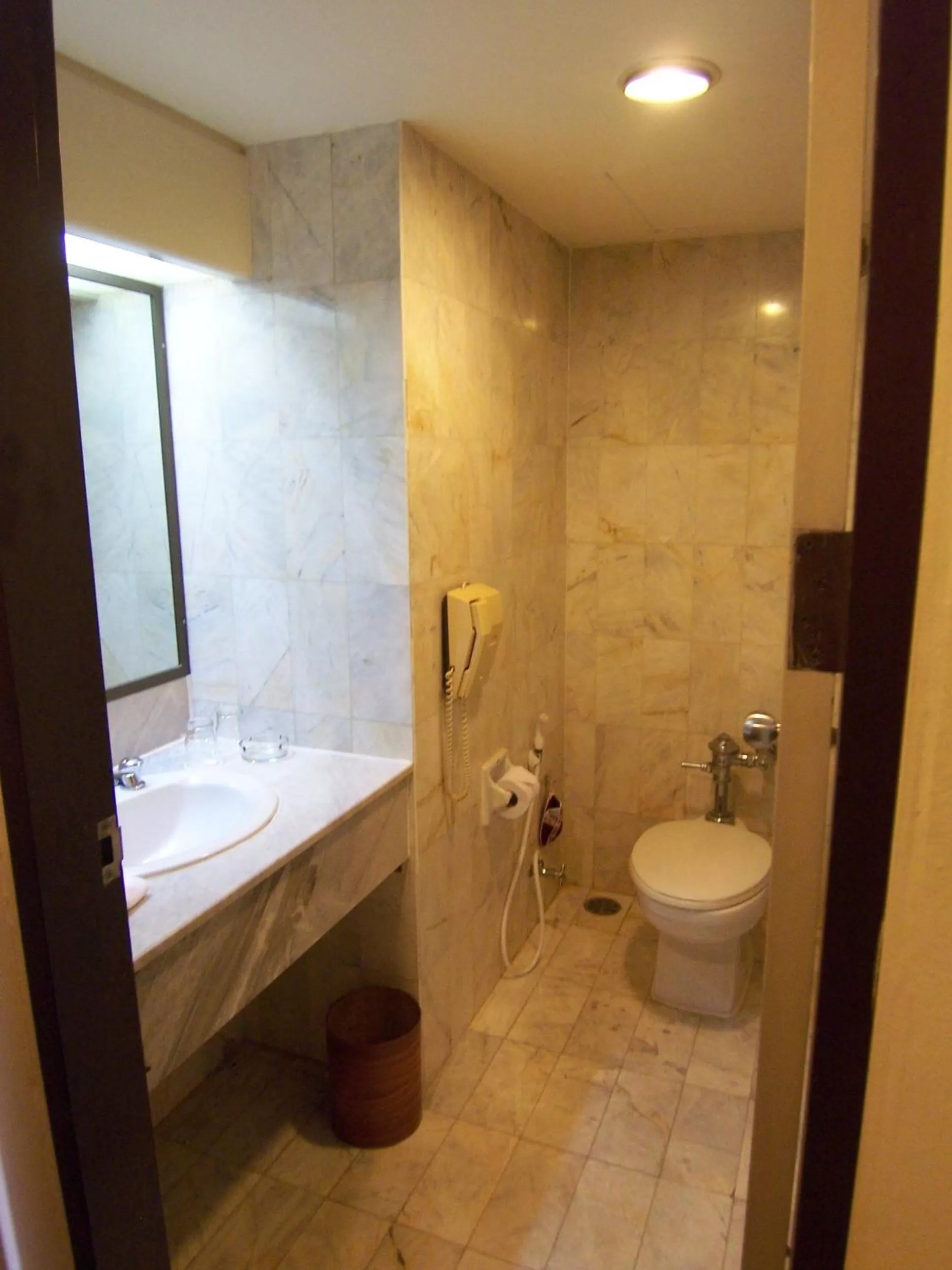 Bathroom in Hansa JB Hotel, Hatyai