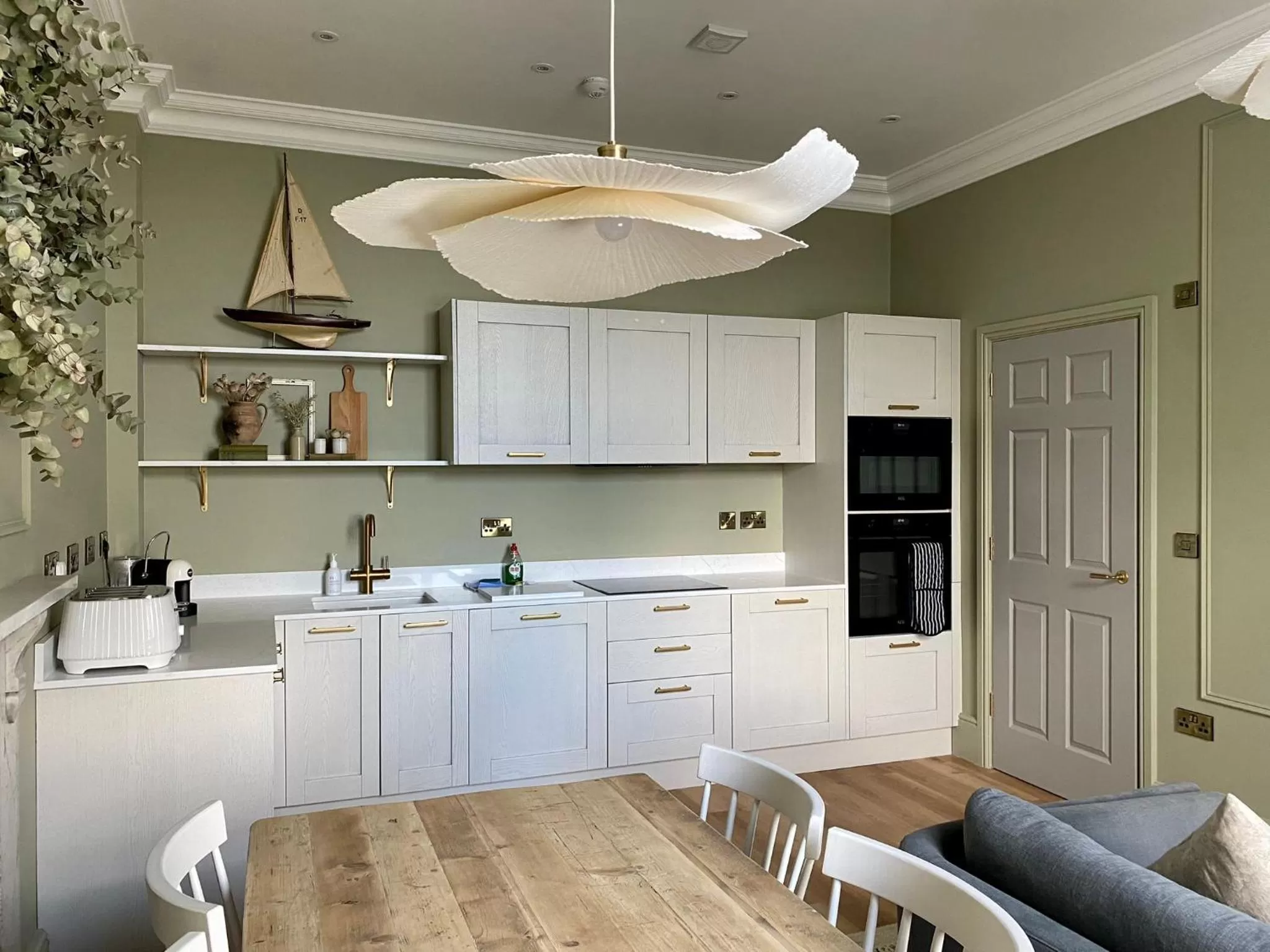 Kitchen or kitchenette in Railway House York by Chateau Anna