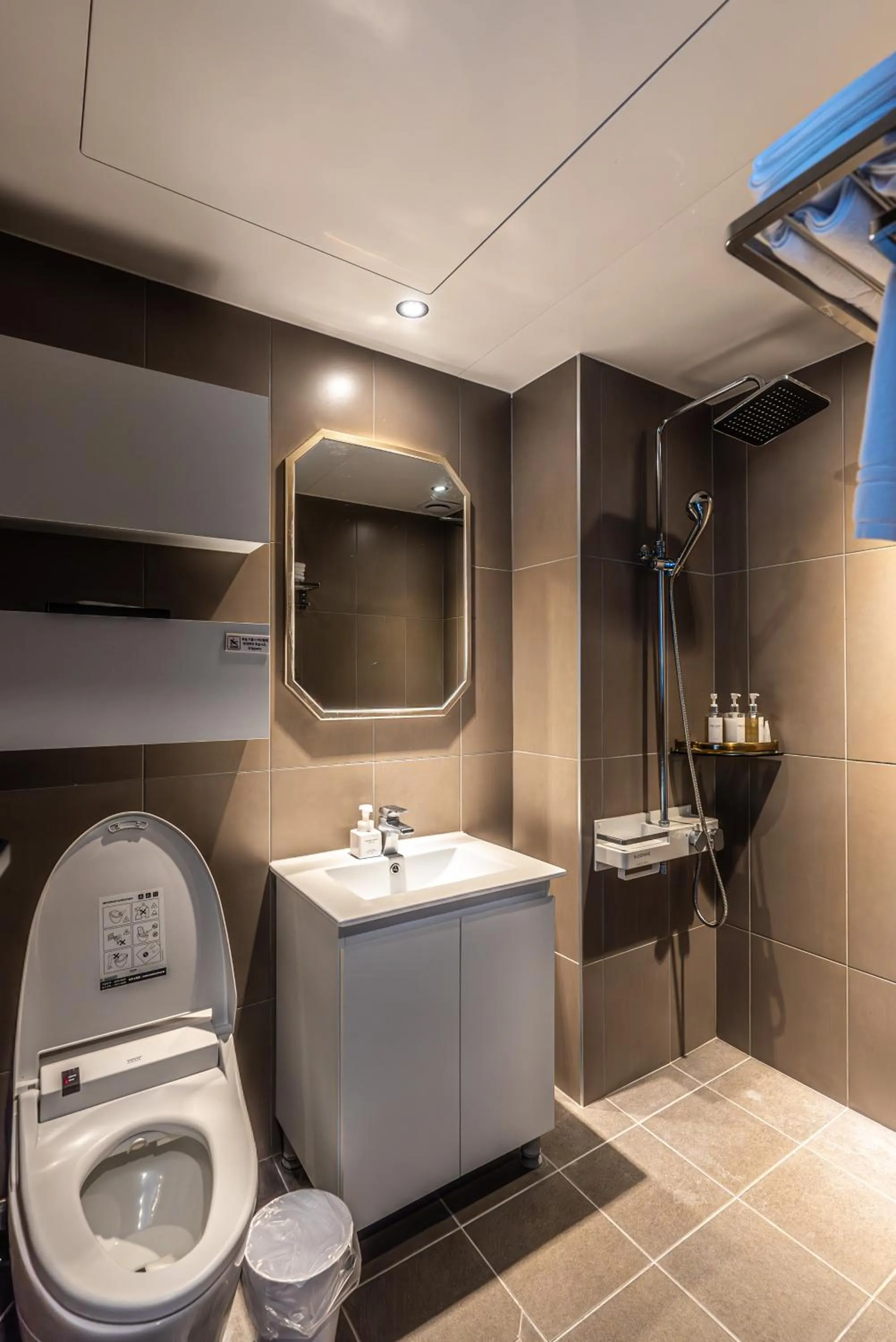 Toilet in Hotel The Grang Jungmun