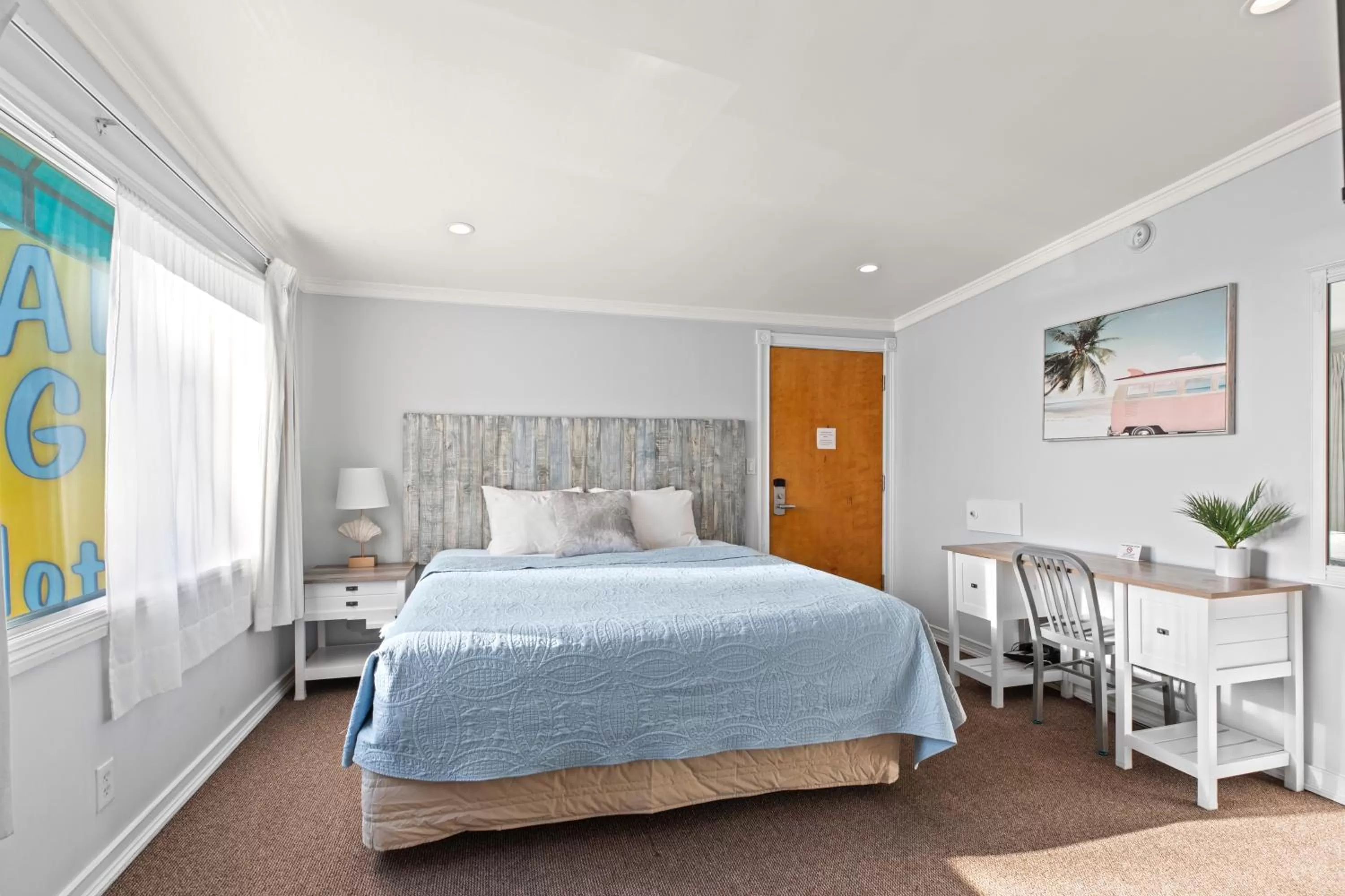 Bed in Ocean Lodge Santa Monica Beach Hotel