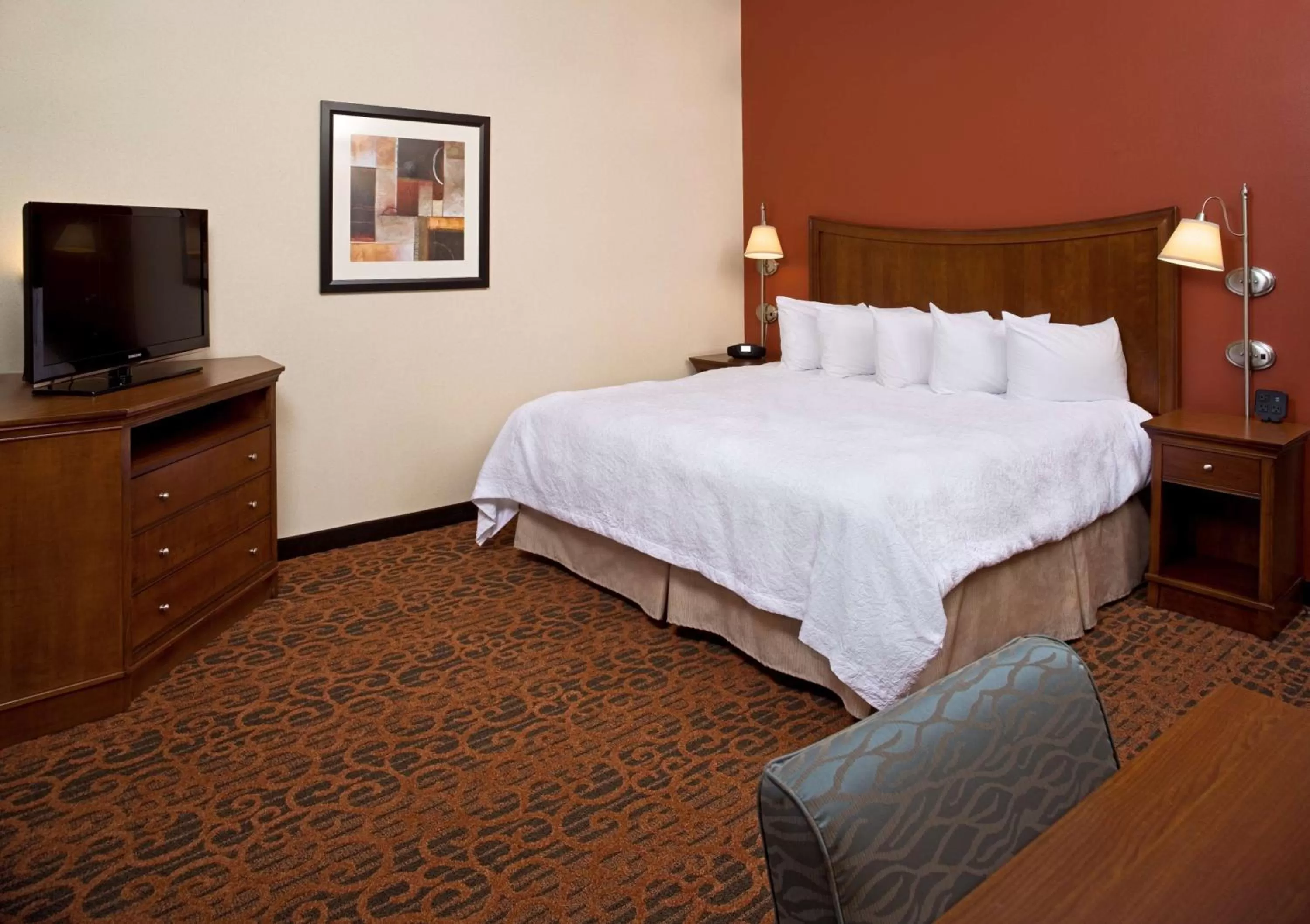 King Room with Bath Tub - Mobility/Hearing Accessible - Non-Smoking in Hampton Inn & Suites Pittsburgh-Meadow Lands