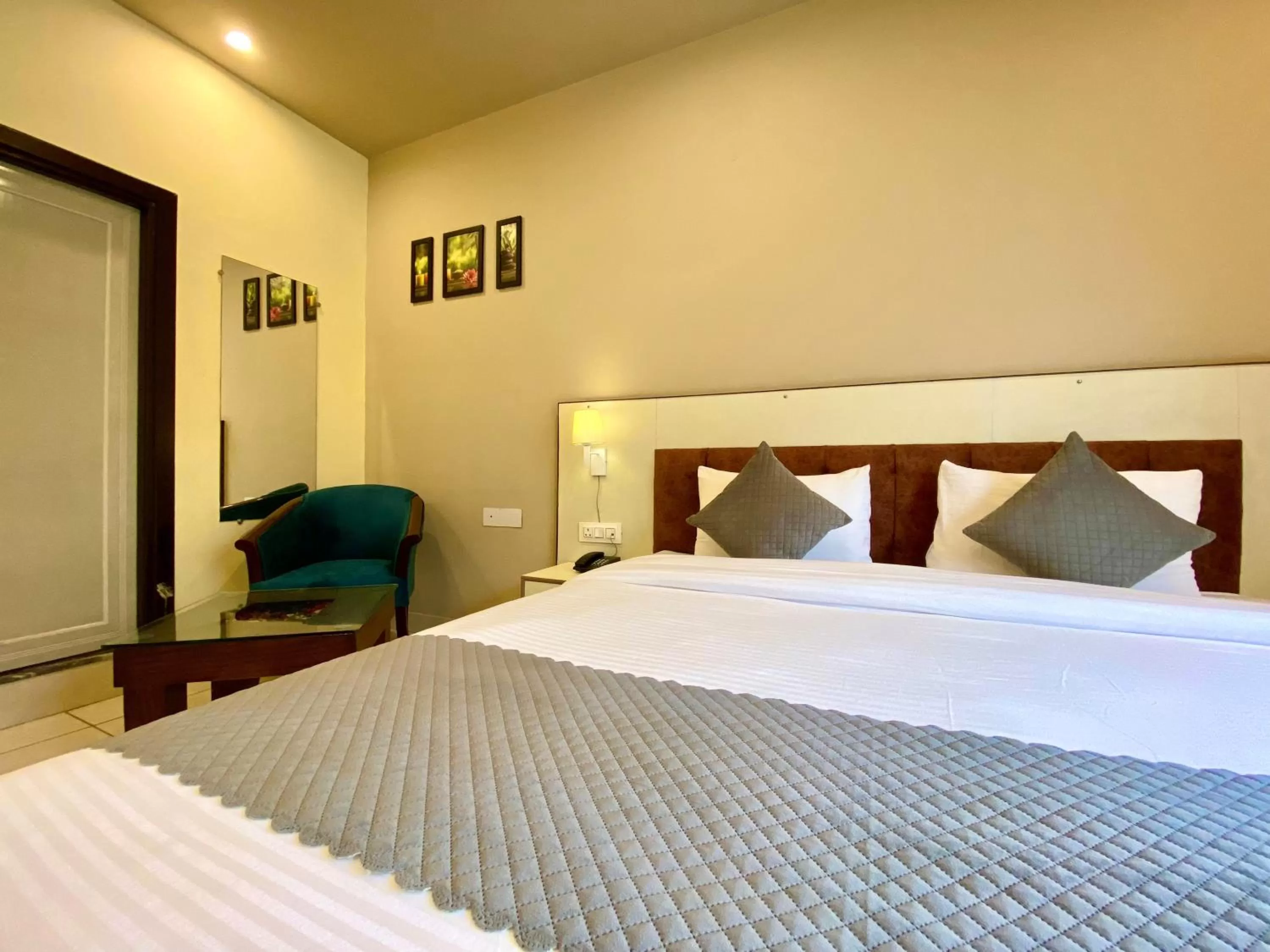 Bed in Tapovan New Residency - 5 minutes walk to Laxman jhula