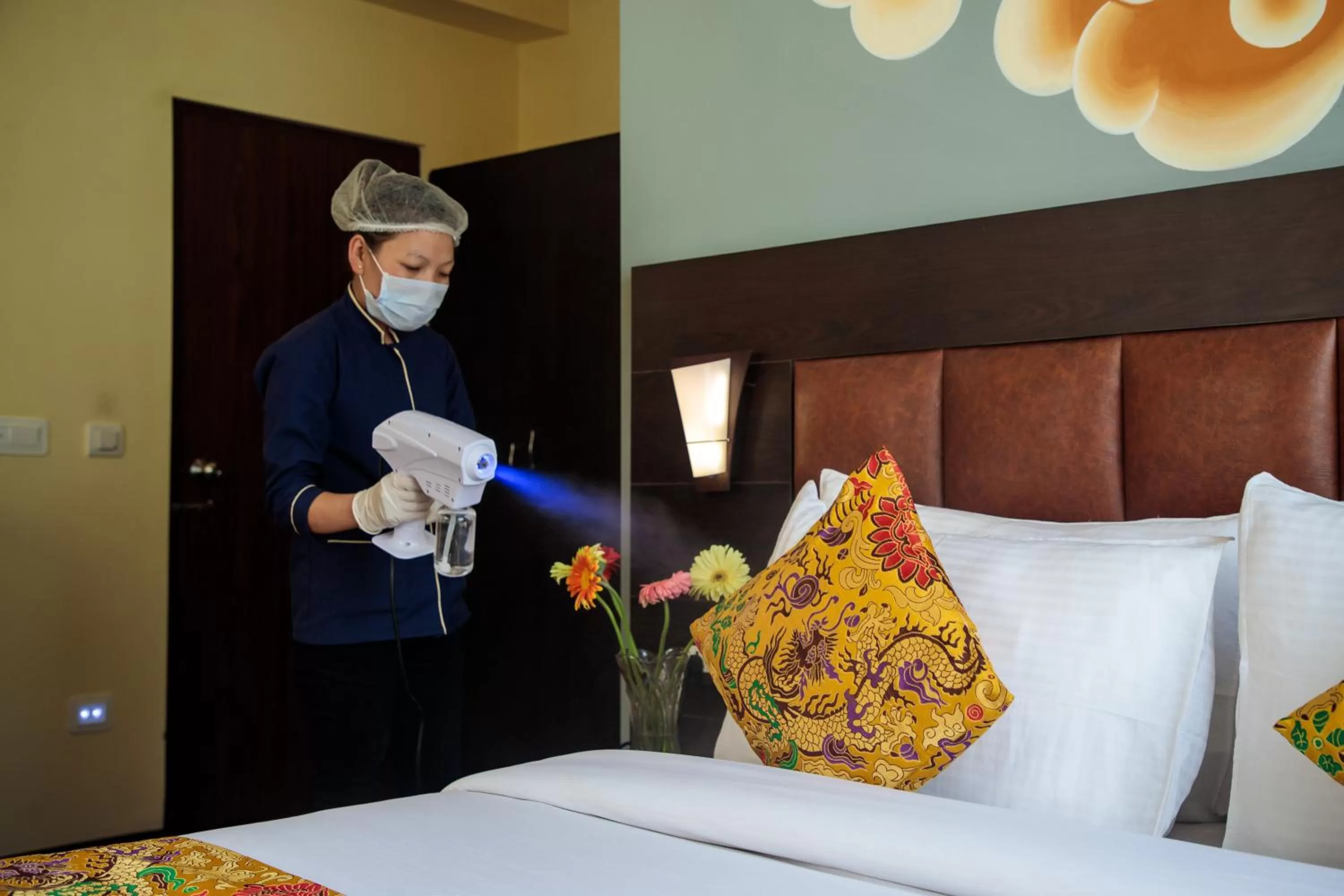 People, Bed in Muscatel Grand Silkroute - 300 Mts from MG Marg