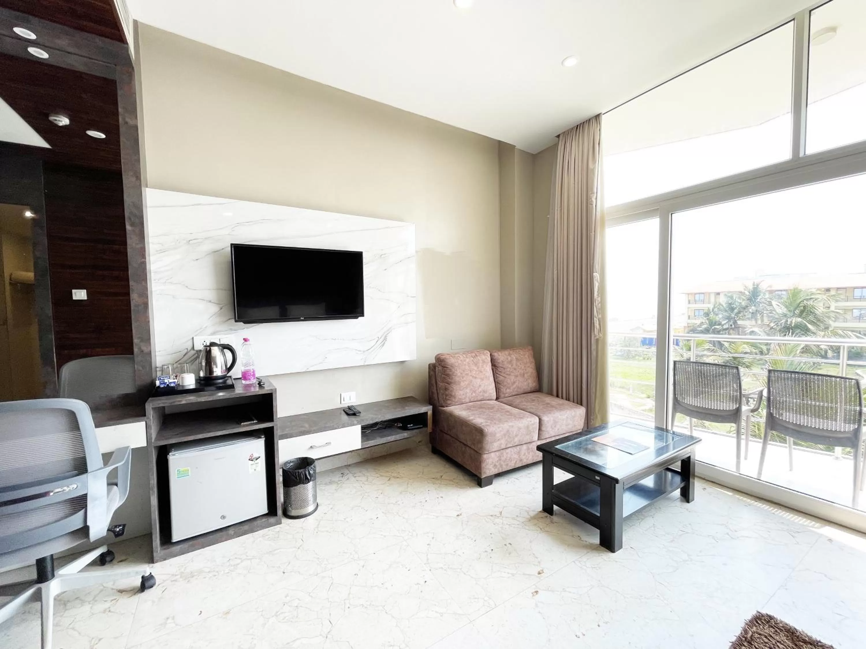 TV/Entertainment Center in Hotel TBS sea view ! Puri