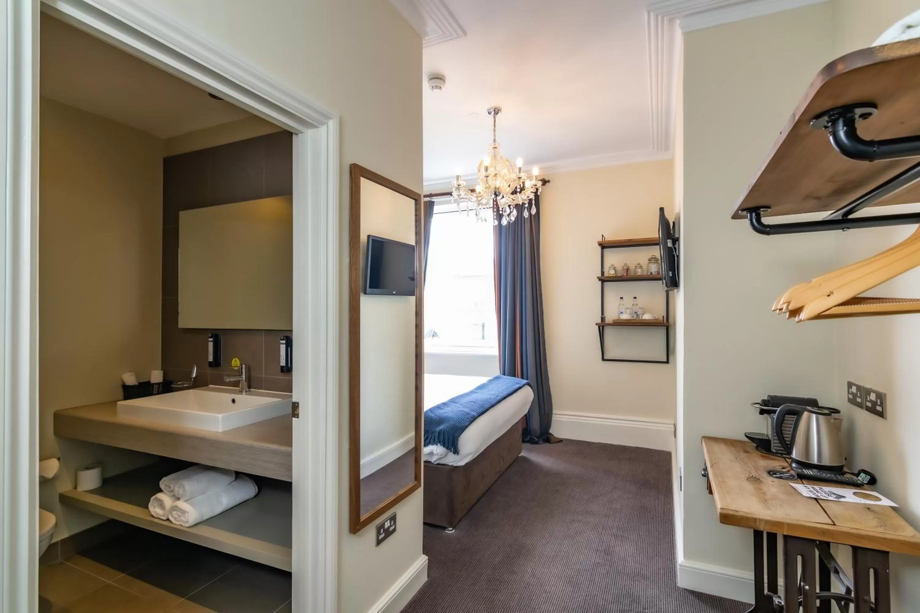 Bed in Kew Gardens Hotel