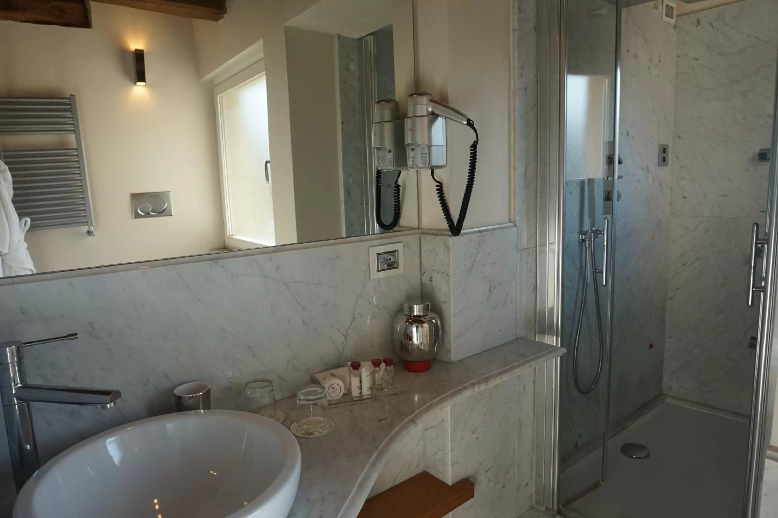 Bathroom in Trevi Palace Luxury Inn