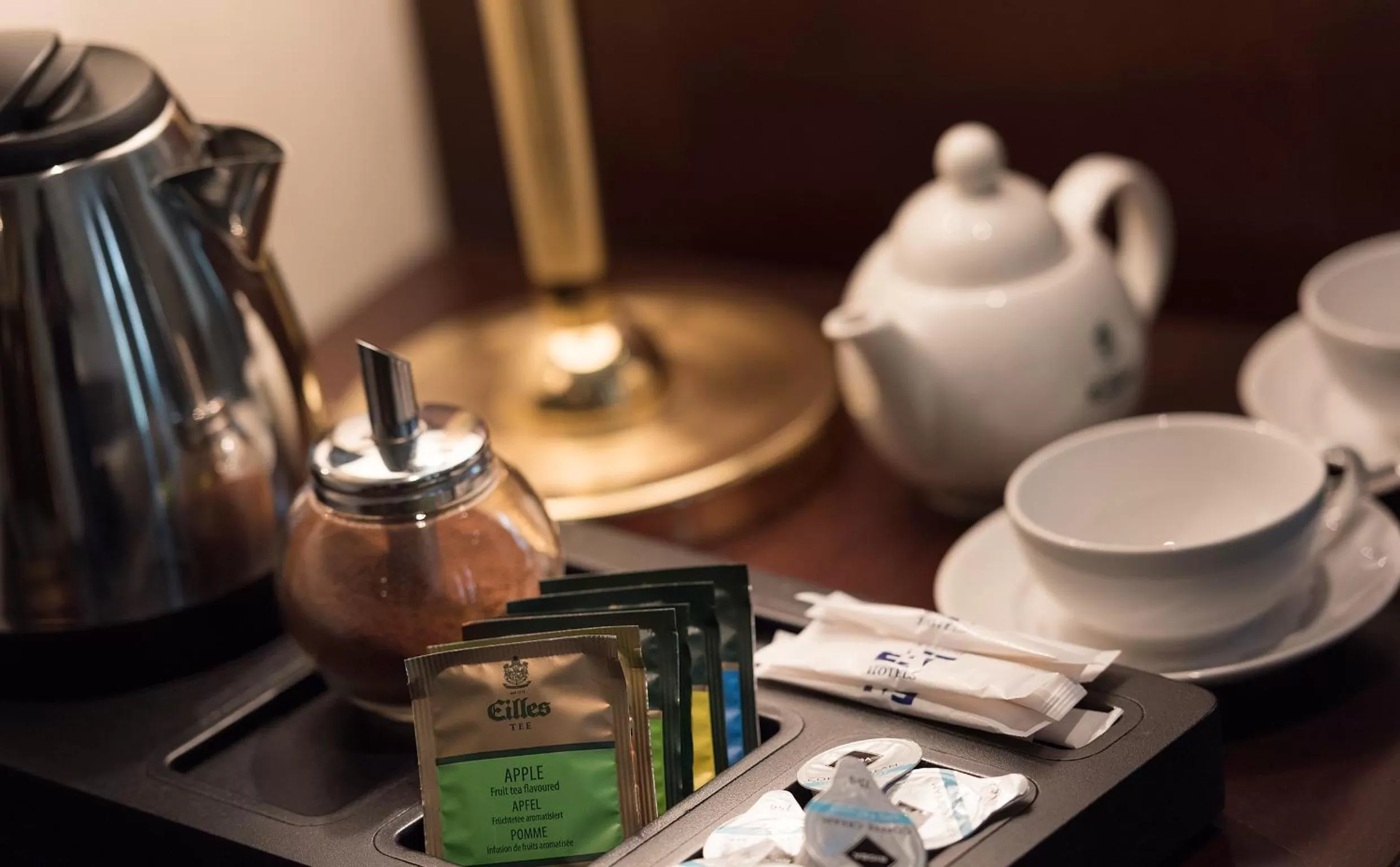 Coffee/tea facilities in EA Hotel Downtown