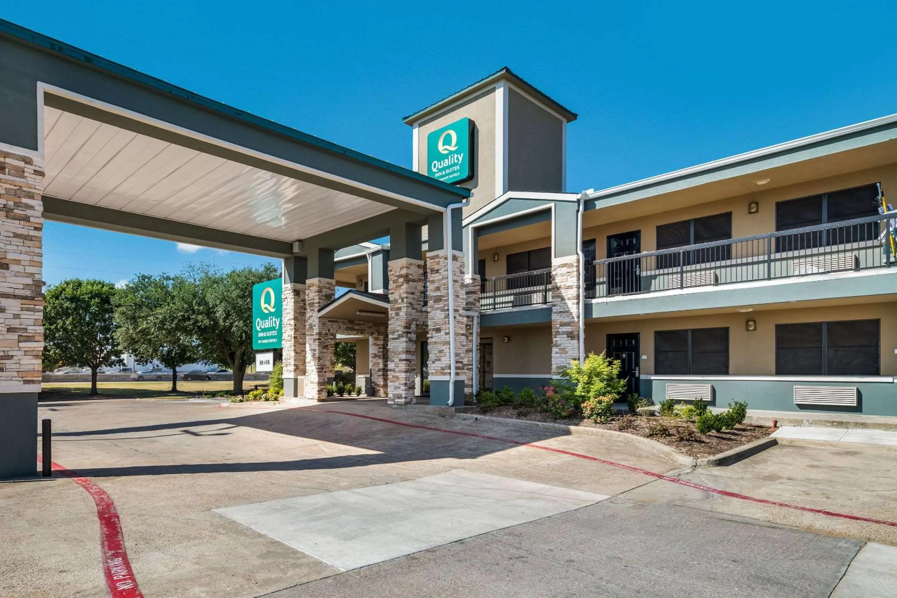 Property building in Quality Inn & Suites Garland - East Dallas