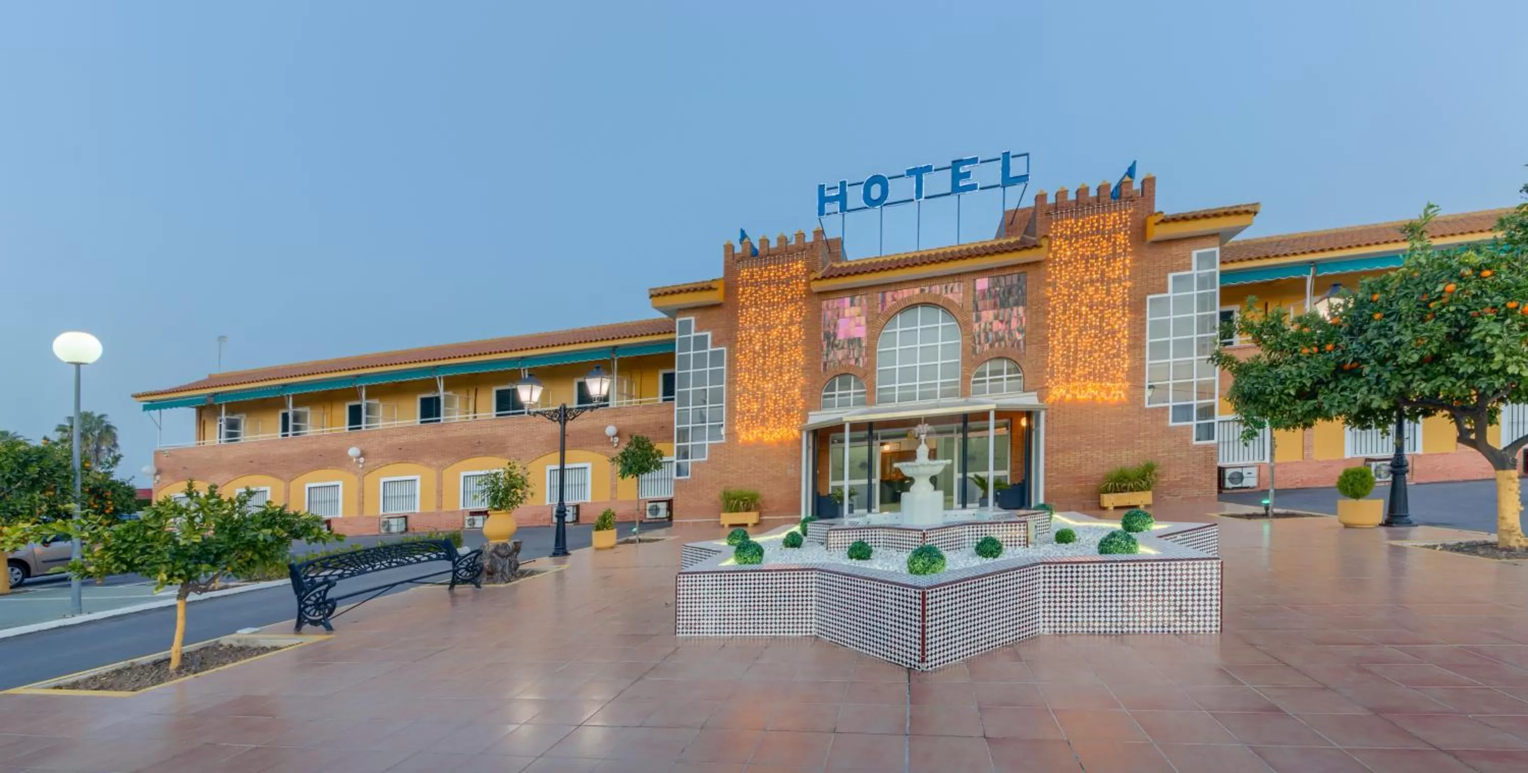 Property building in Hotel Torre De Los Guzmanes