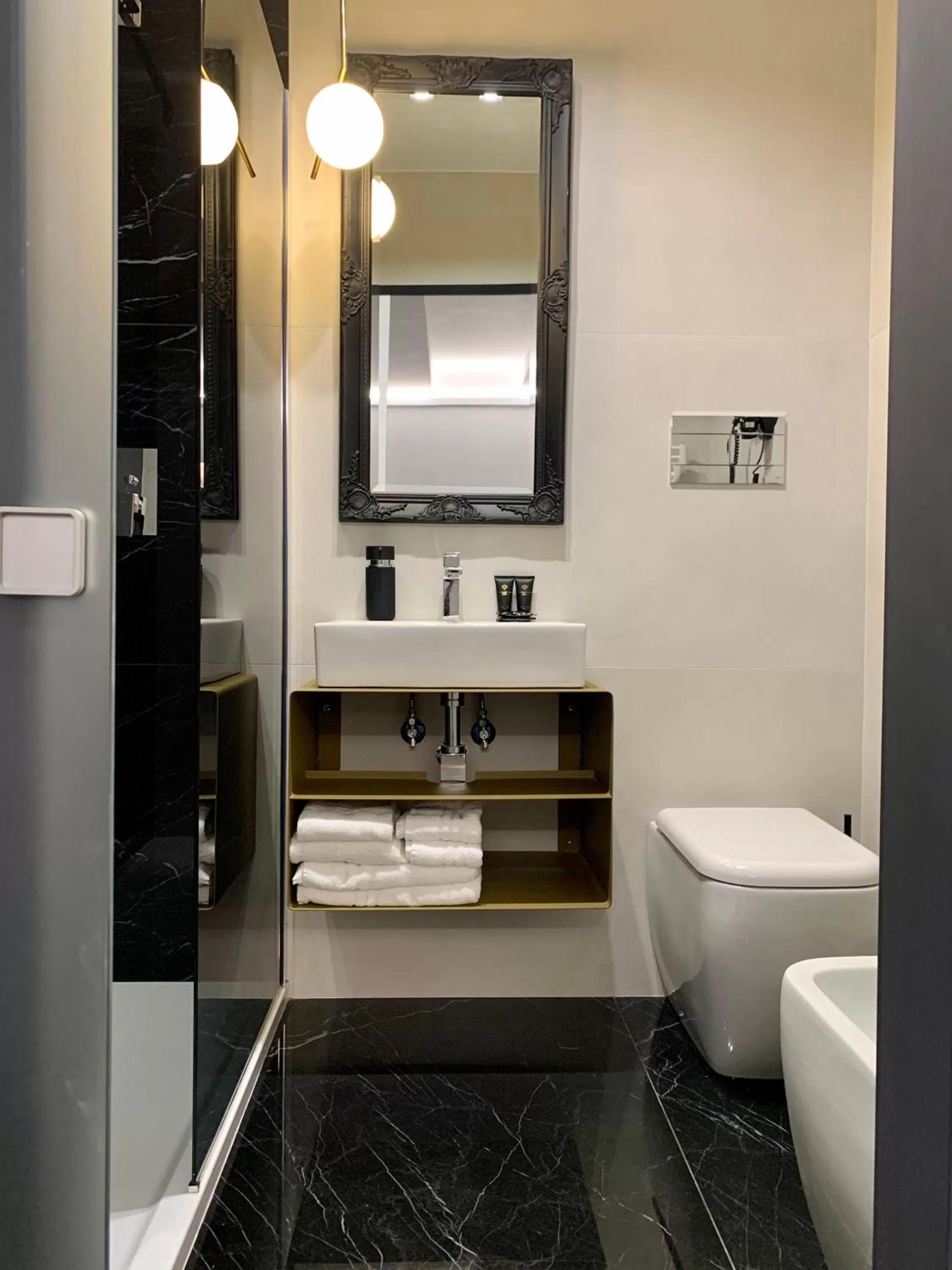 Bathroom in Toledo Boutique Rooms