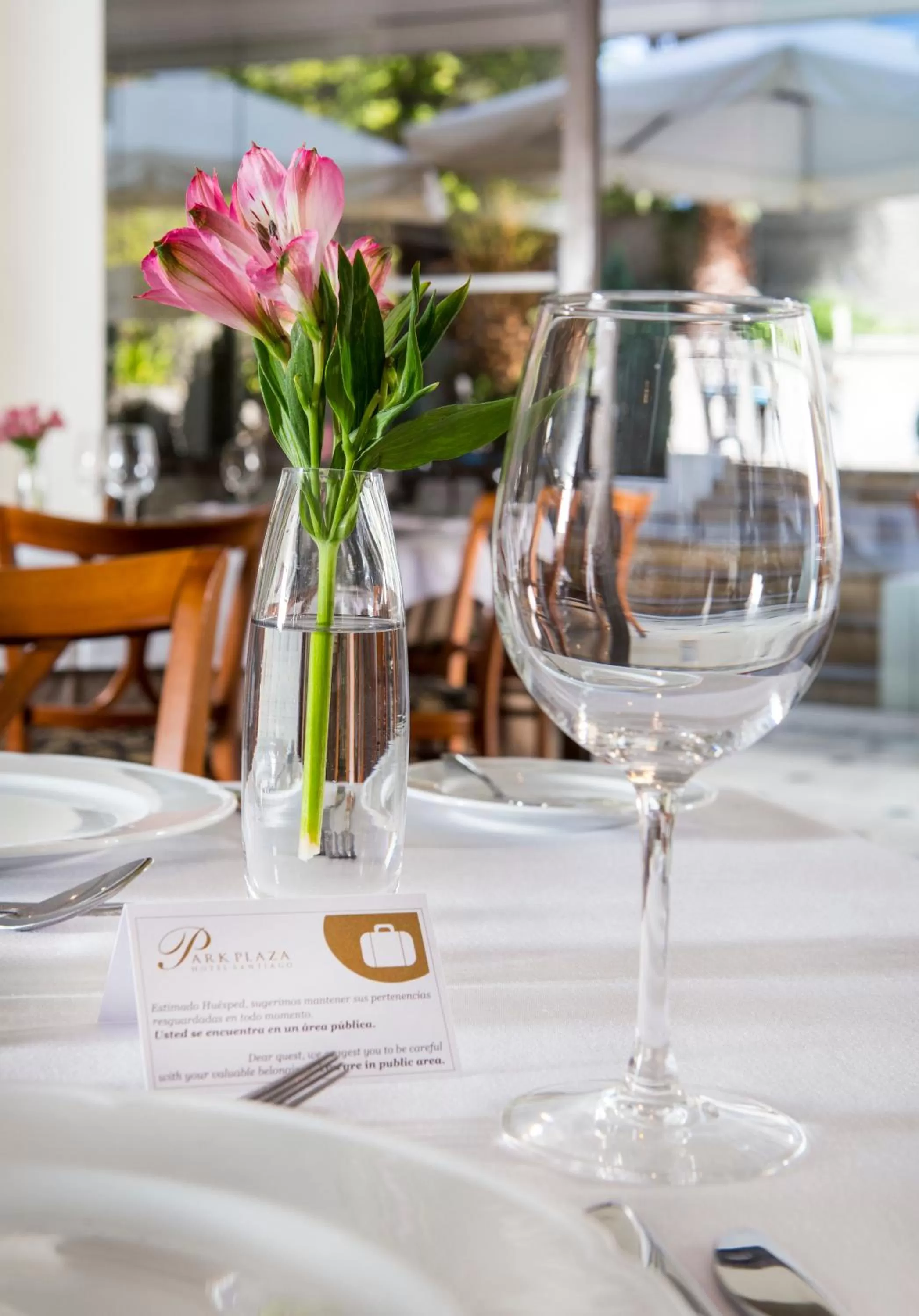 Restaurant/places to eat in Park Plaza Bonaparte Boutique