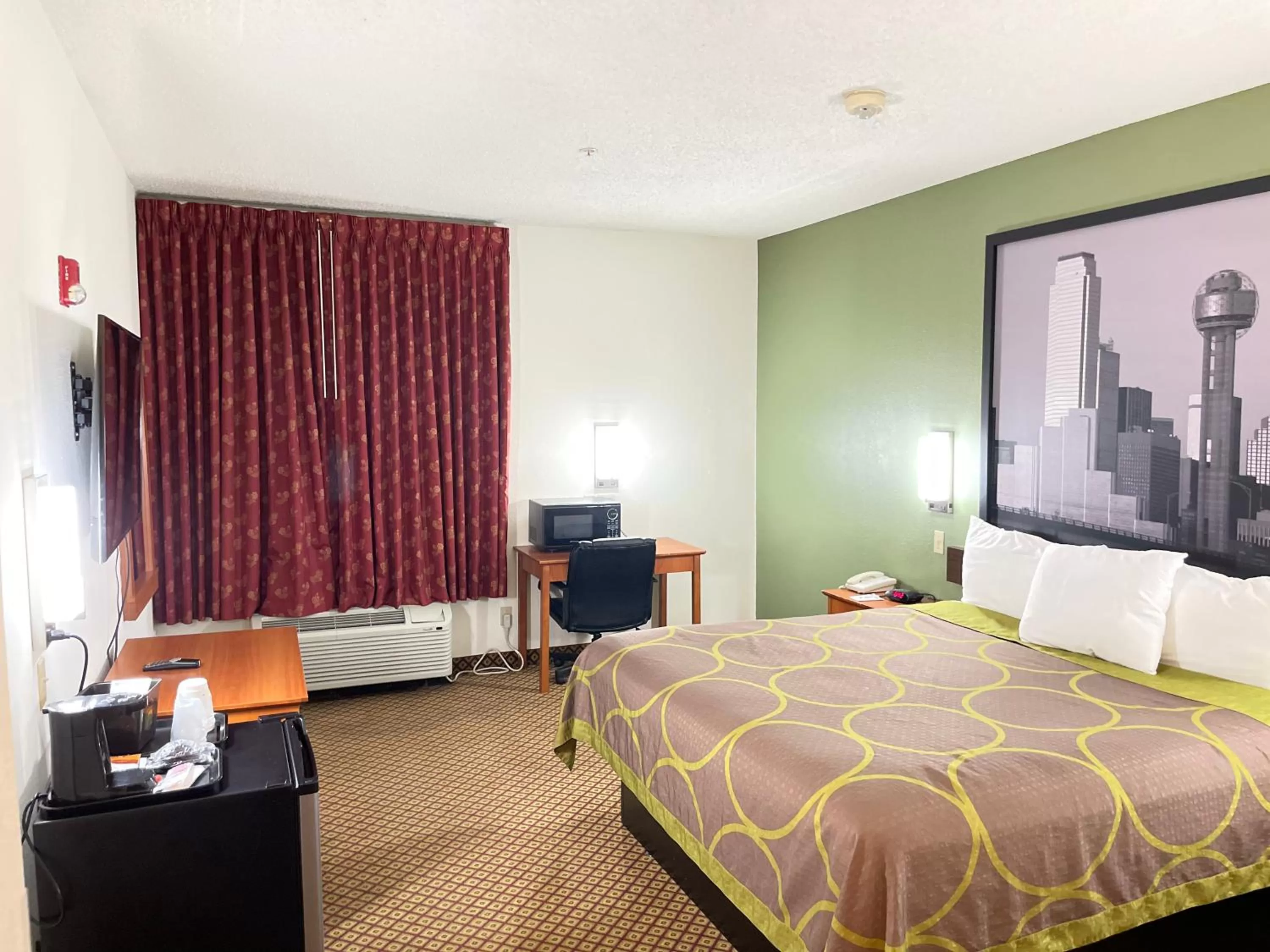 Photo of the whole room, Bed in Super 8 by Wyndham Fort Worth Downtown South