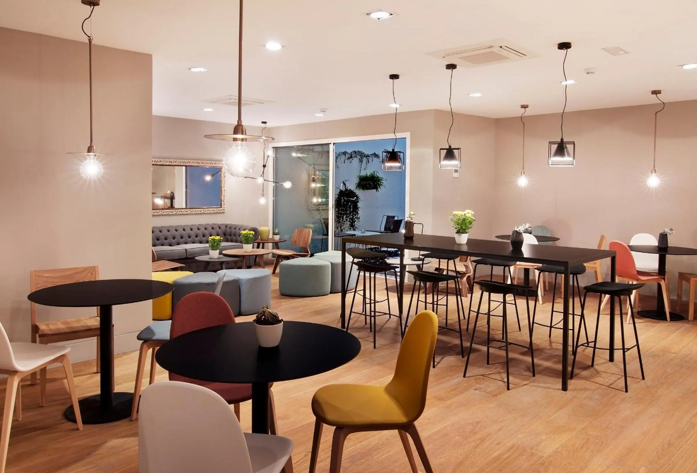 Restaurant/places to eat in One Shot Colón