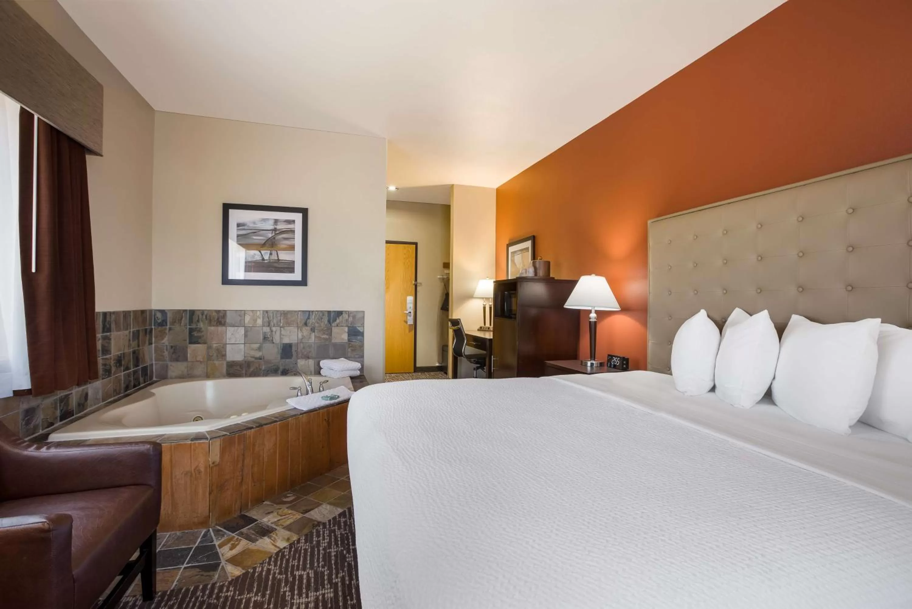 Photo of the whole room, Bed in Best Western Northwest Lodge