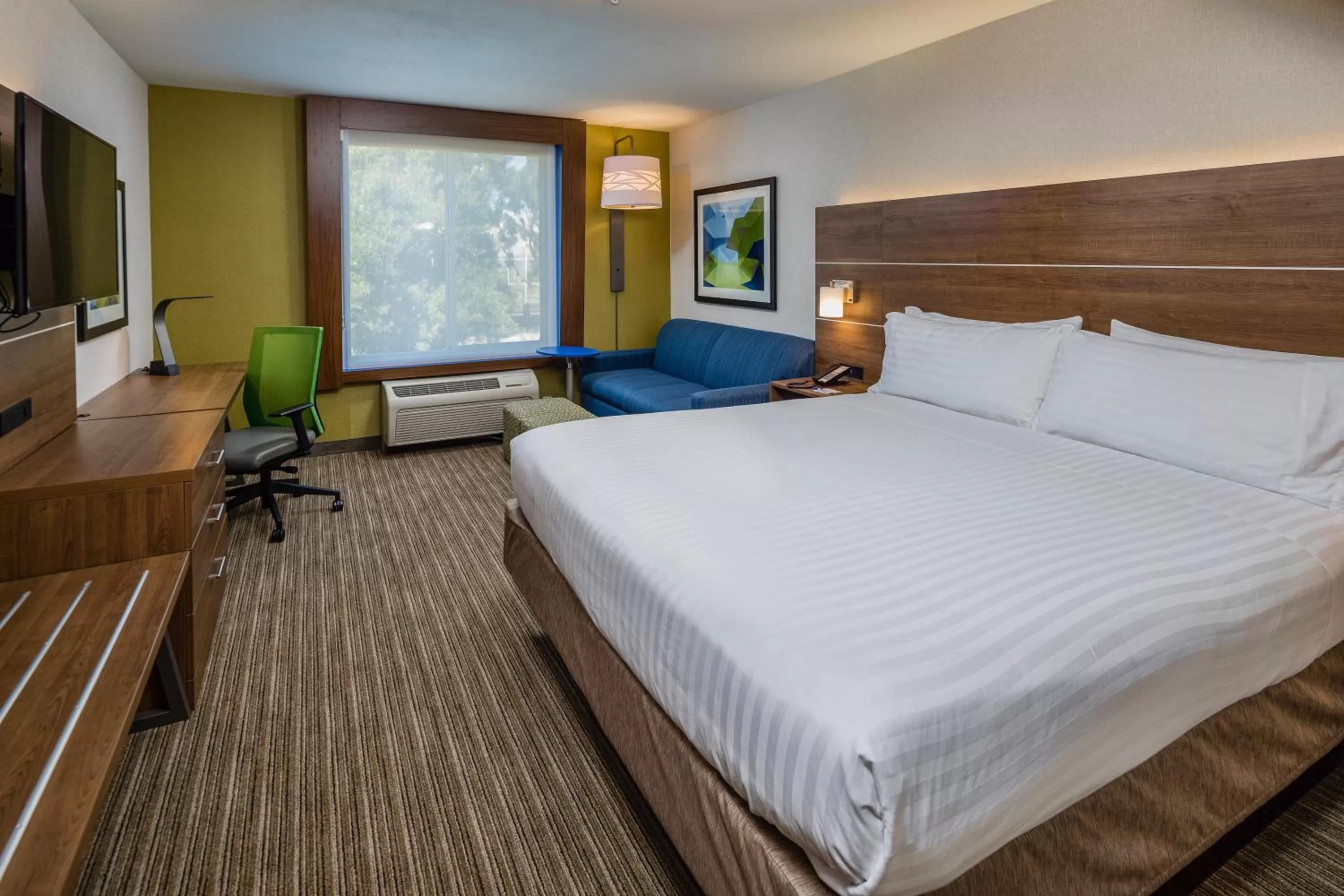 Photo of the whole room, Bed in Holiday Inn Express Hotel & Suites Modesto-Salida by IHG