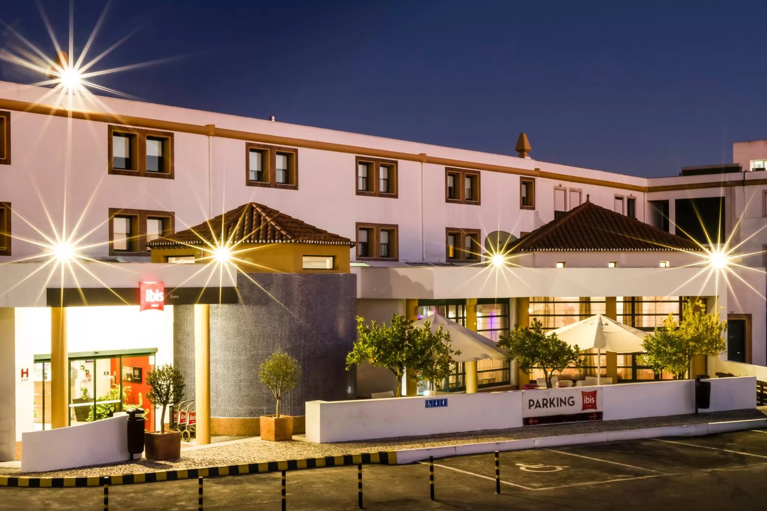 Property building in Hotel ibis Evora