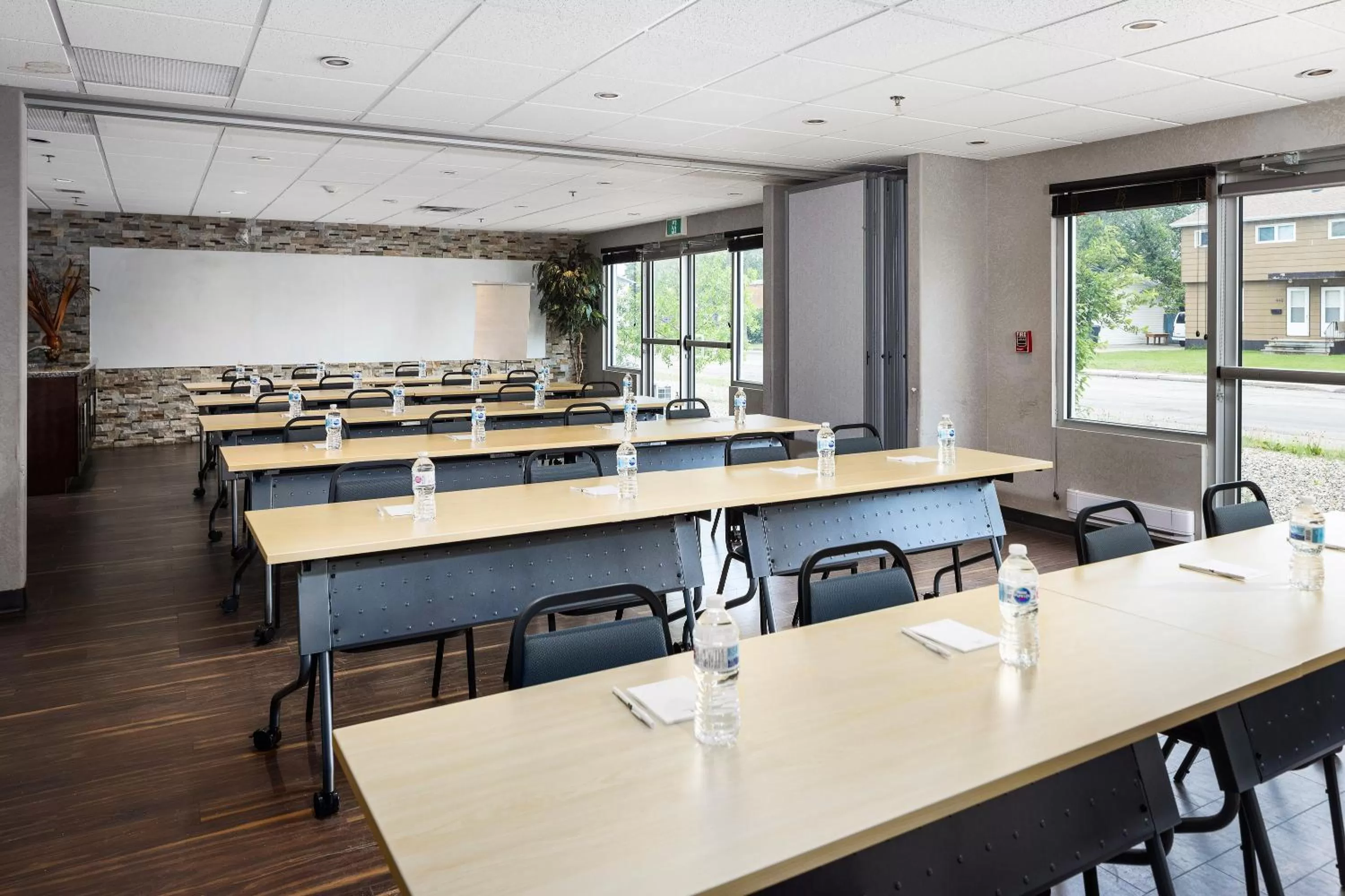Meeting/conference room in Home Inn & Suites Yorkton