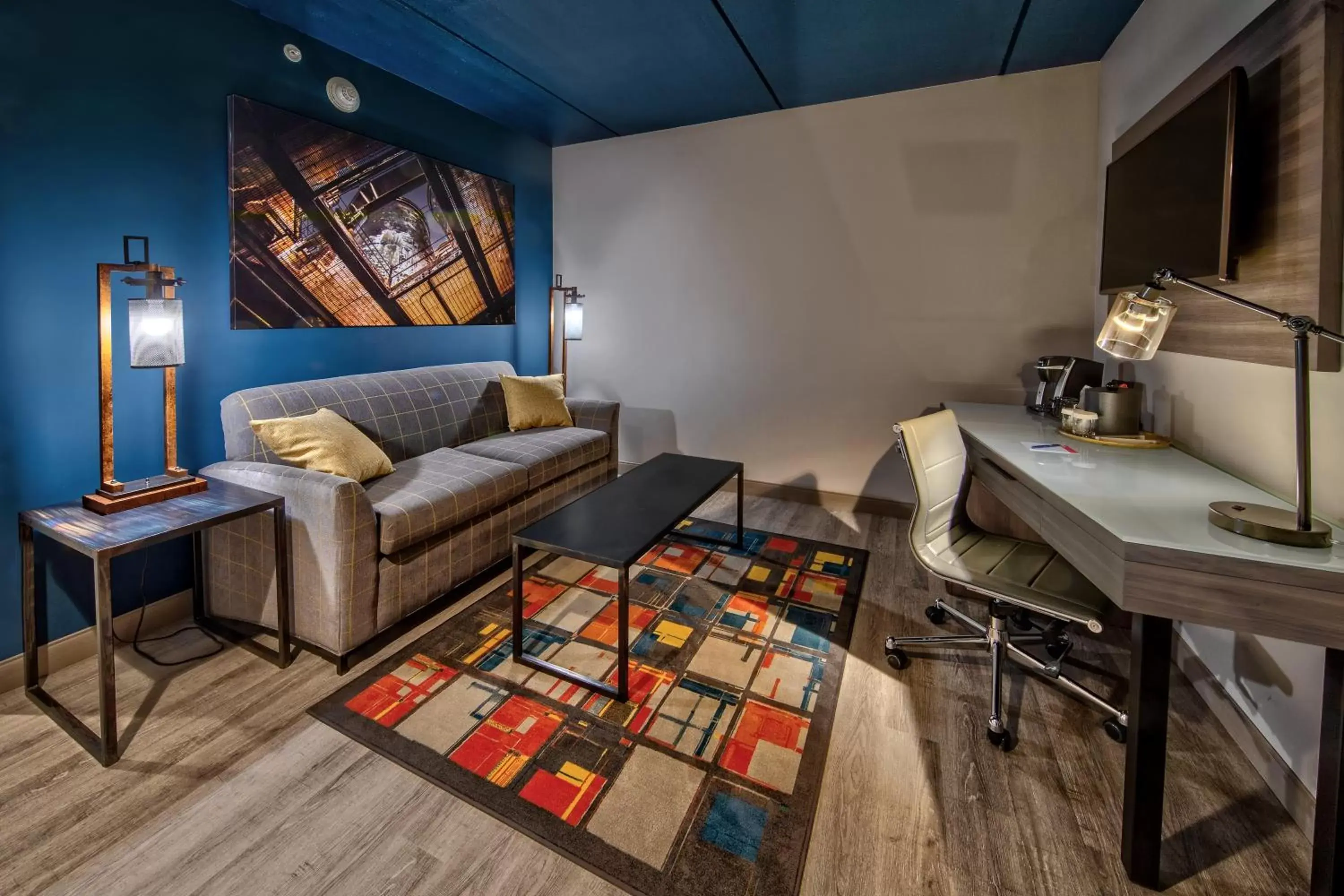 Premium King Room with Sofa Bed in Hotel Indigo Pittsburgh University - Oakland by IHG Premium King Room with Sofa Bed in Hotel Indigo Pittsburgh University - Oakland by IHG