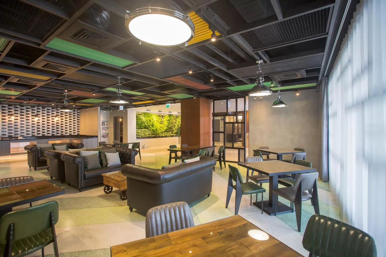 Lounge or bar in Green World Triple Beds