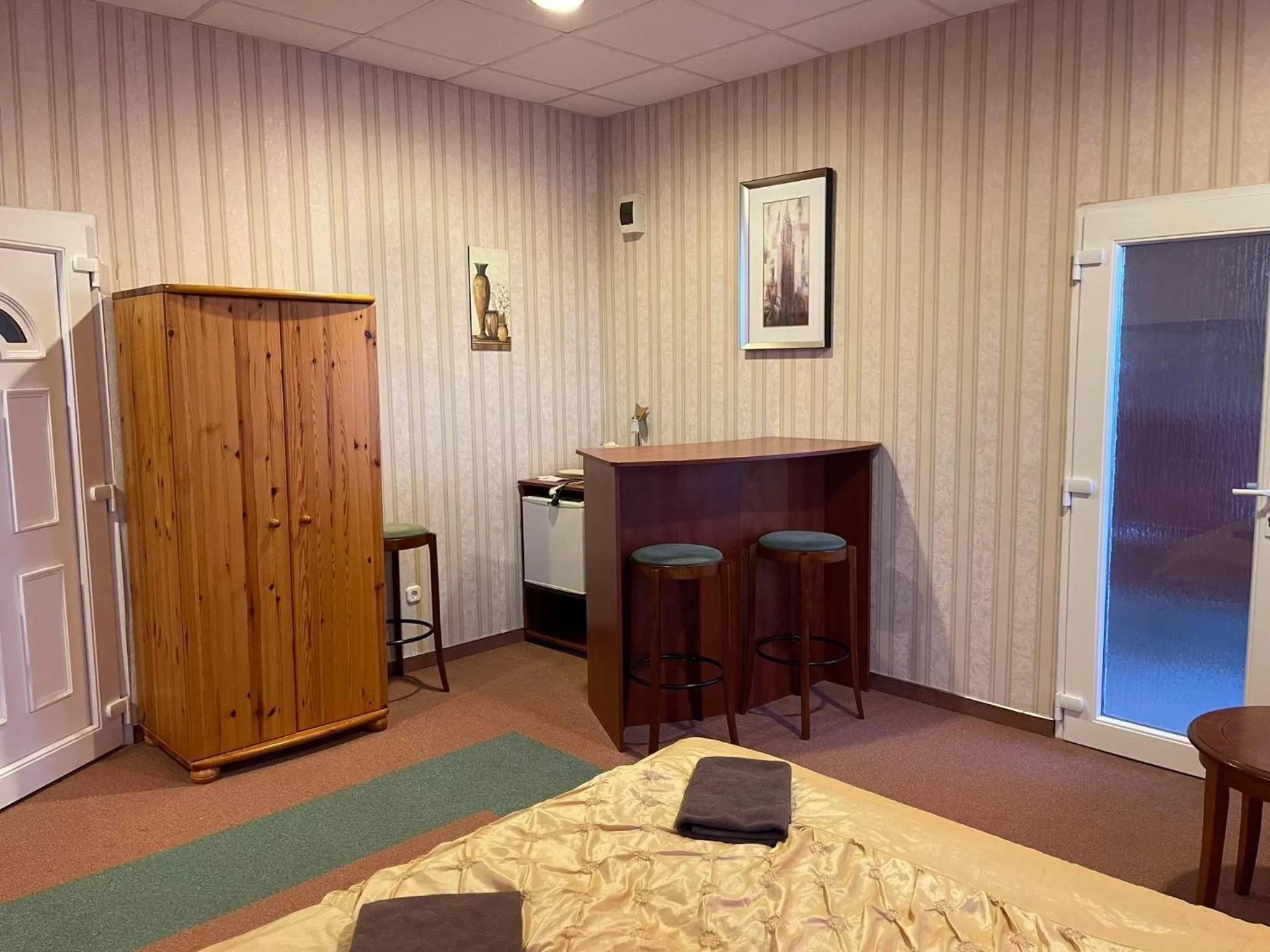 TV and multimedia, TV/Entertainment Center in Airport Szálló