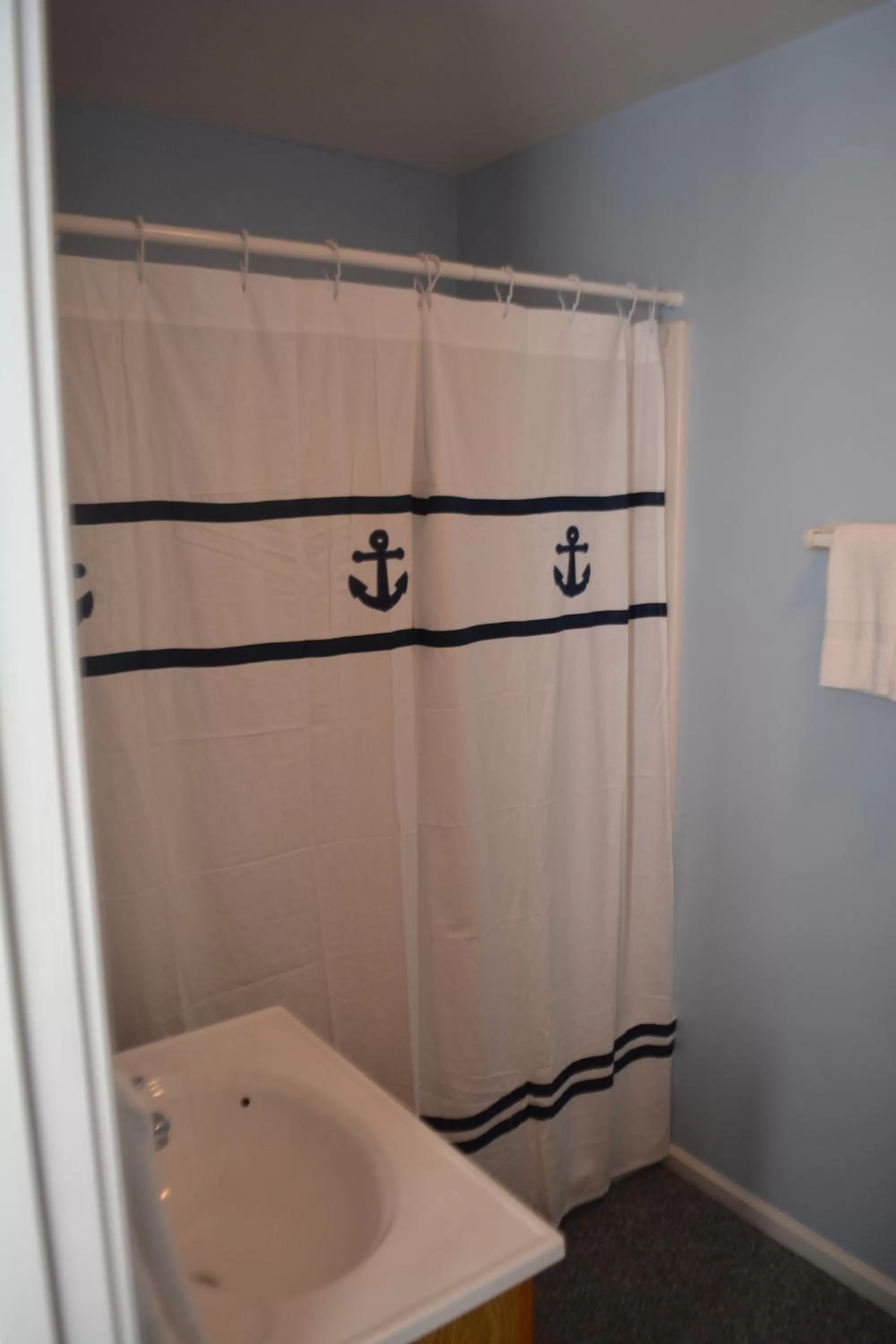 Kitchen or kitchenette, Bathroom in Chateau Country Inn and Captain's Cottage