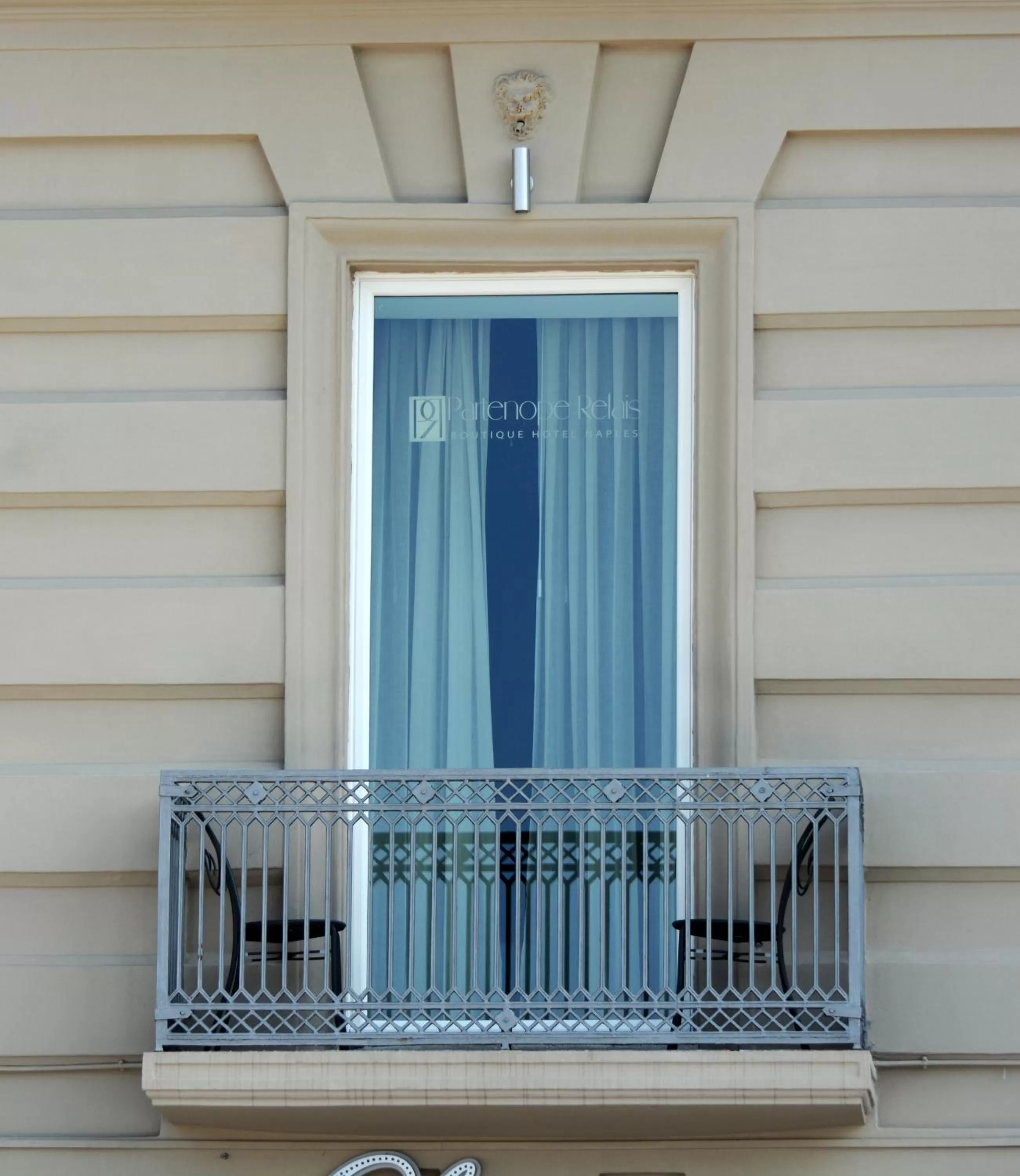 Facade/entrance in Partenope Relais