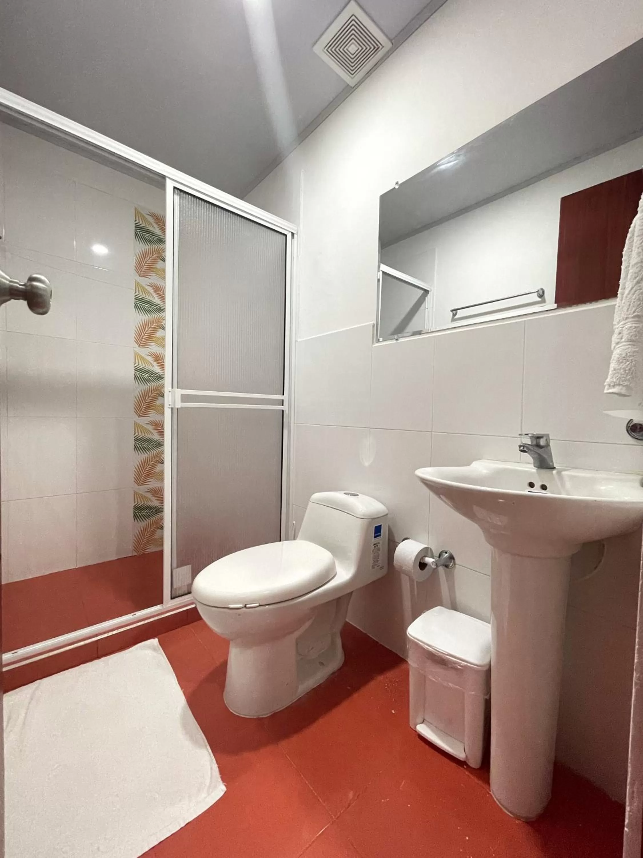 Bathroom in Apartahotel Caribe Diez