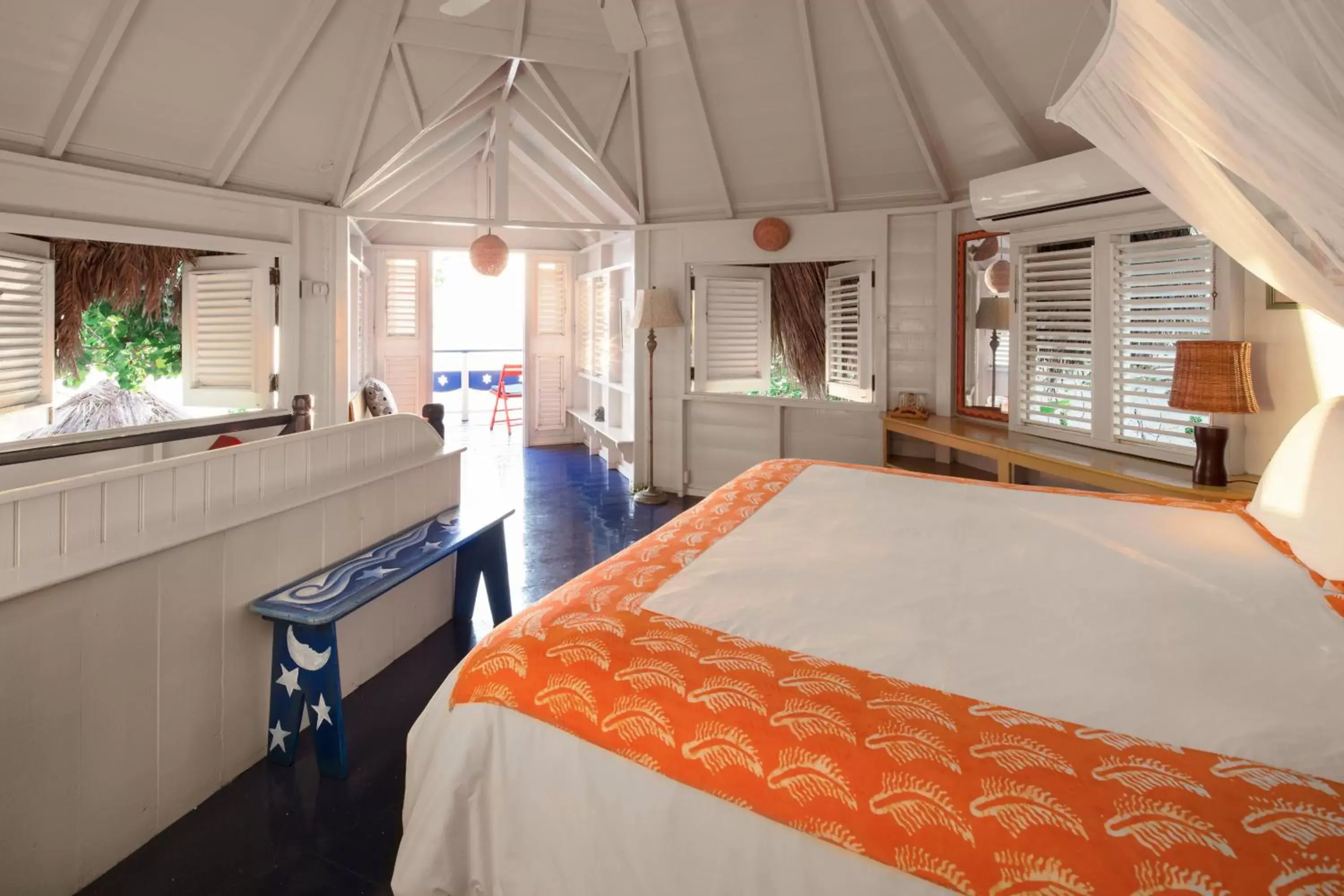 Two-Bedroom Ocean View Cottage in The Caves Two-Bedroom Ocean View Cottage in The Caves