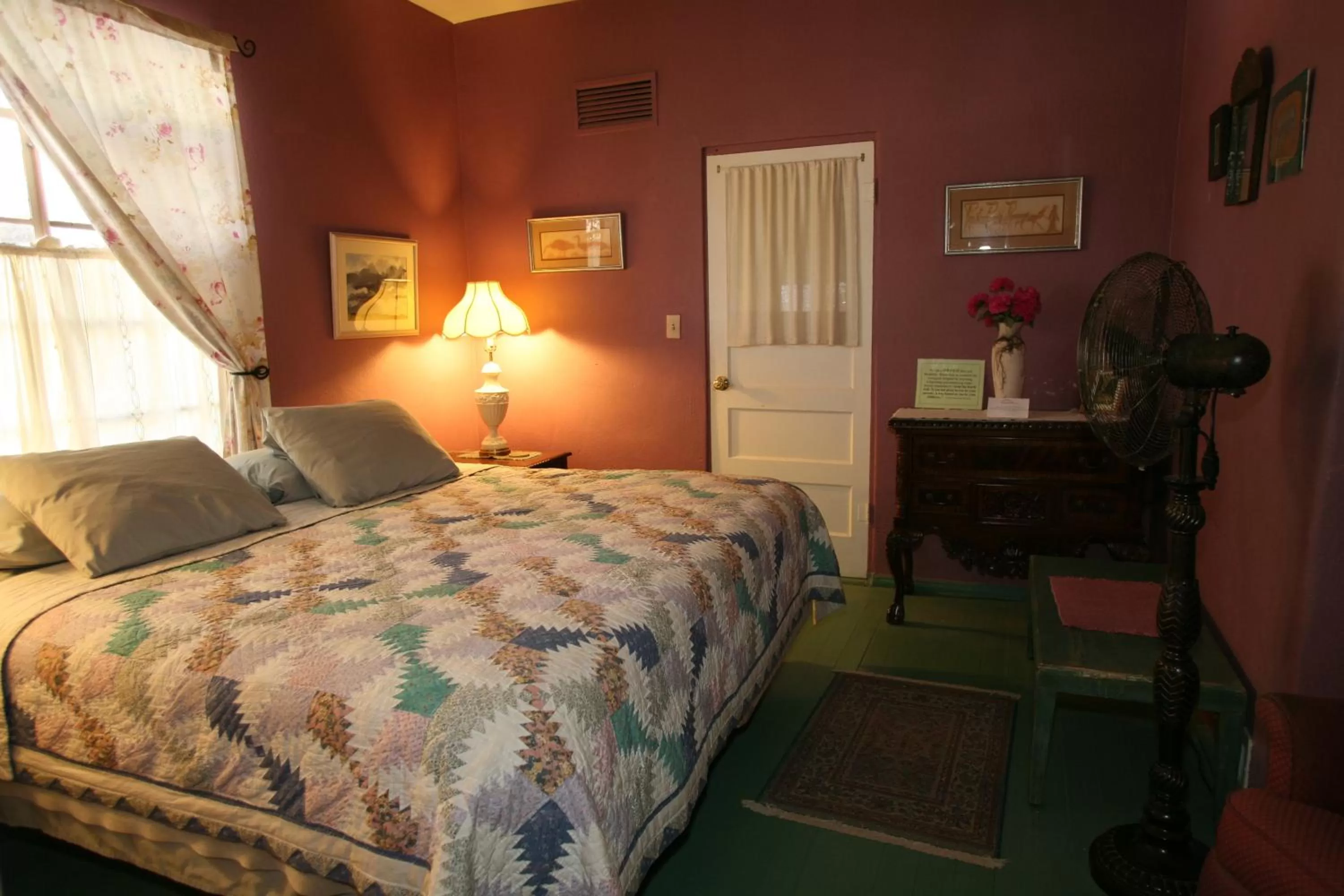 Photo of the whole room, Bed in Spirit Tree Inn B&B