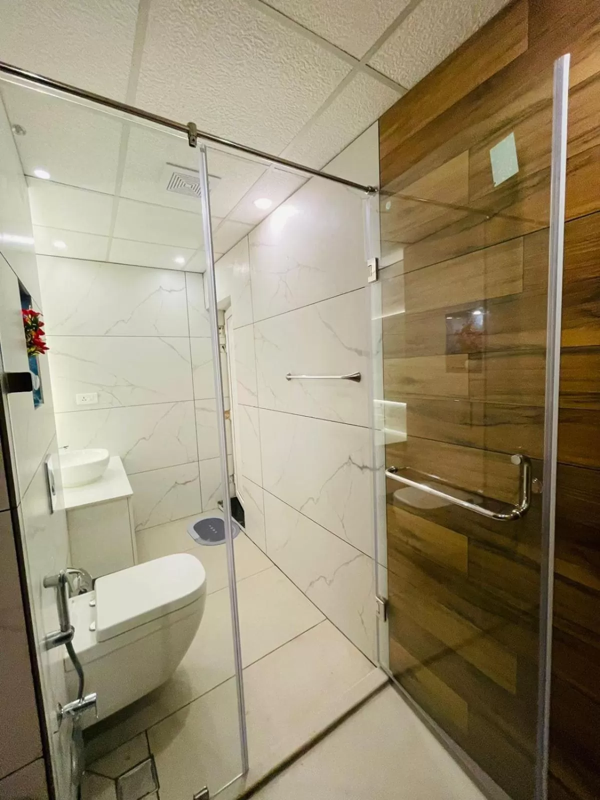 Bathroom in Garden Bay Resort