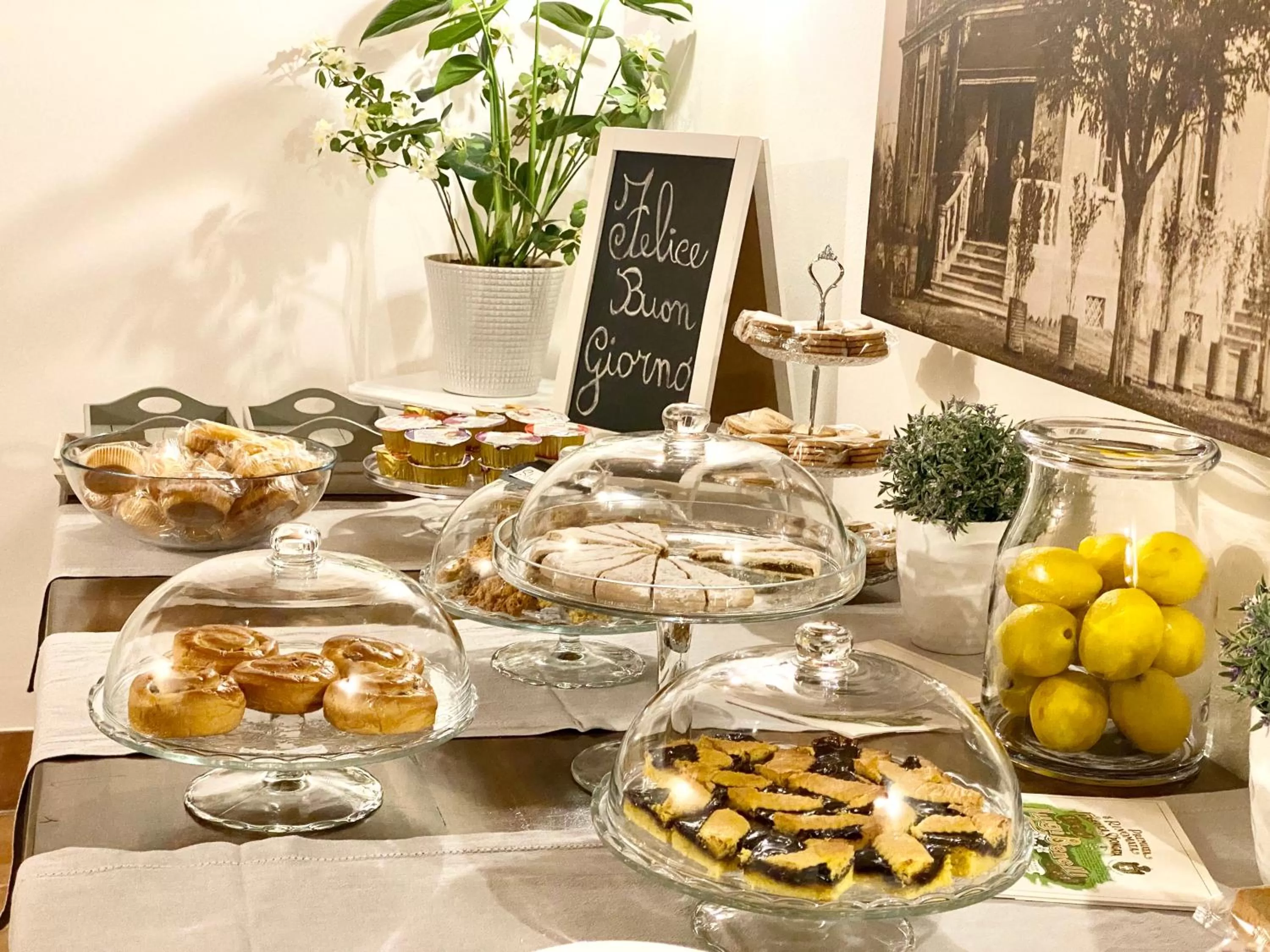 Breakfast in B&B STAZIONE DON CAMILLO