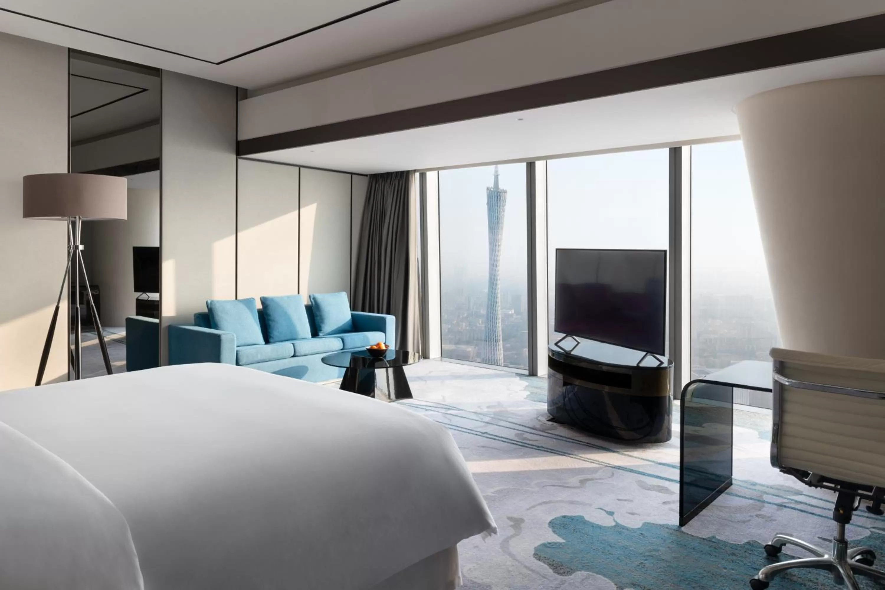 TV and multimedia, Bed in Four Seasons Hotel Guangzhou