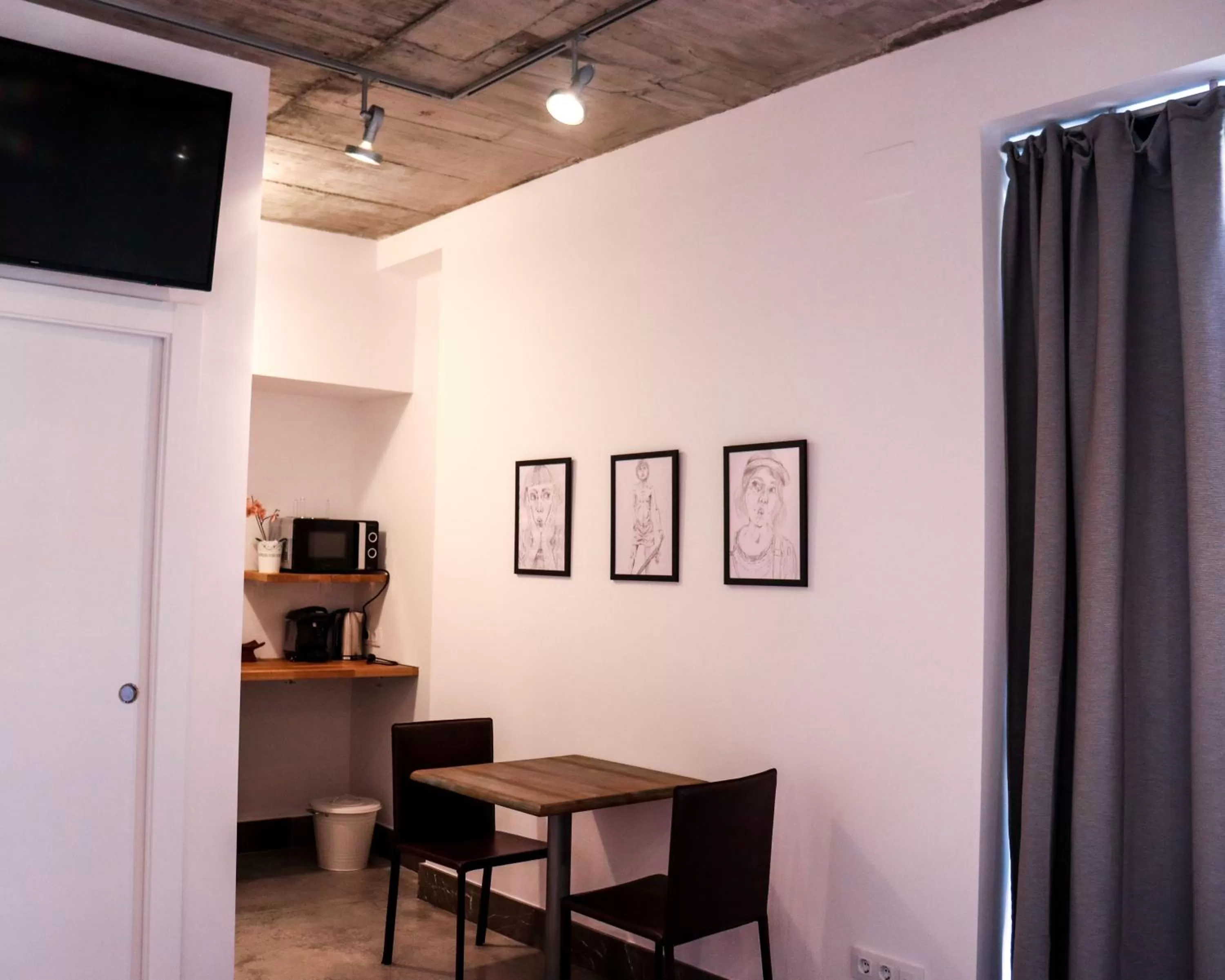 minibar in Urban House Siurot 33