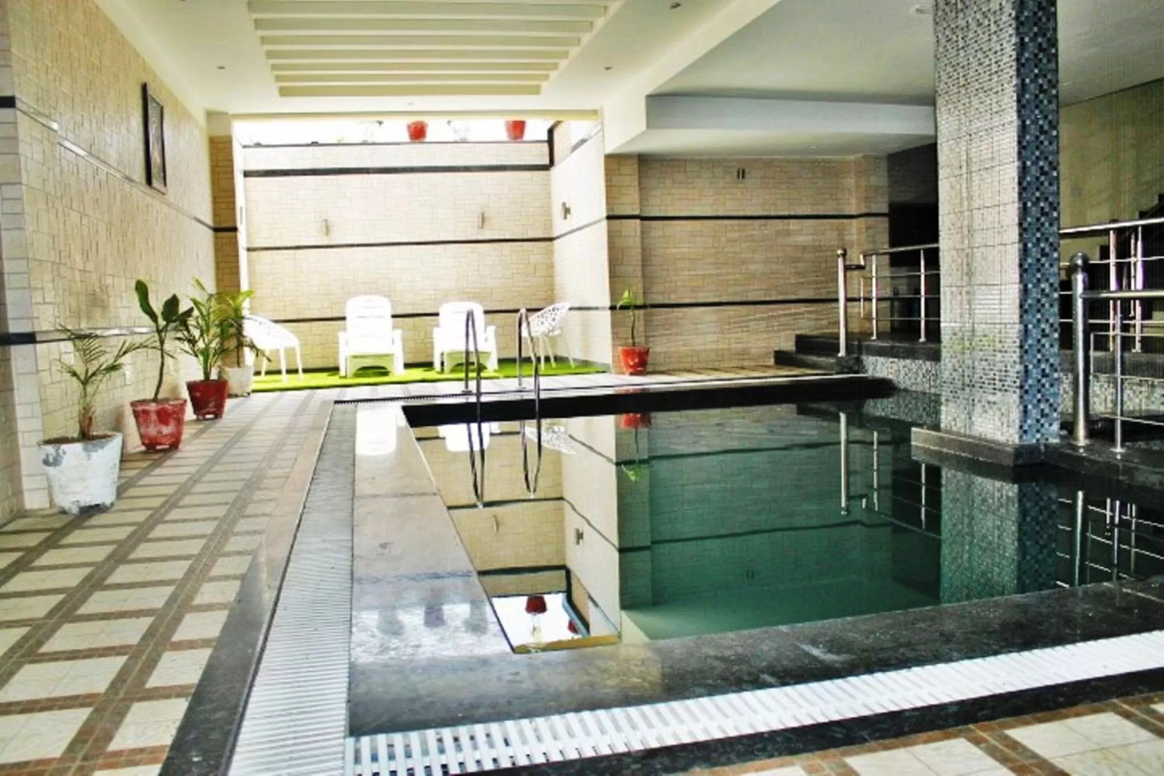 Pool view in Hotel Taj Villa- Agra