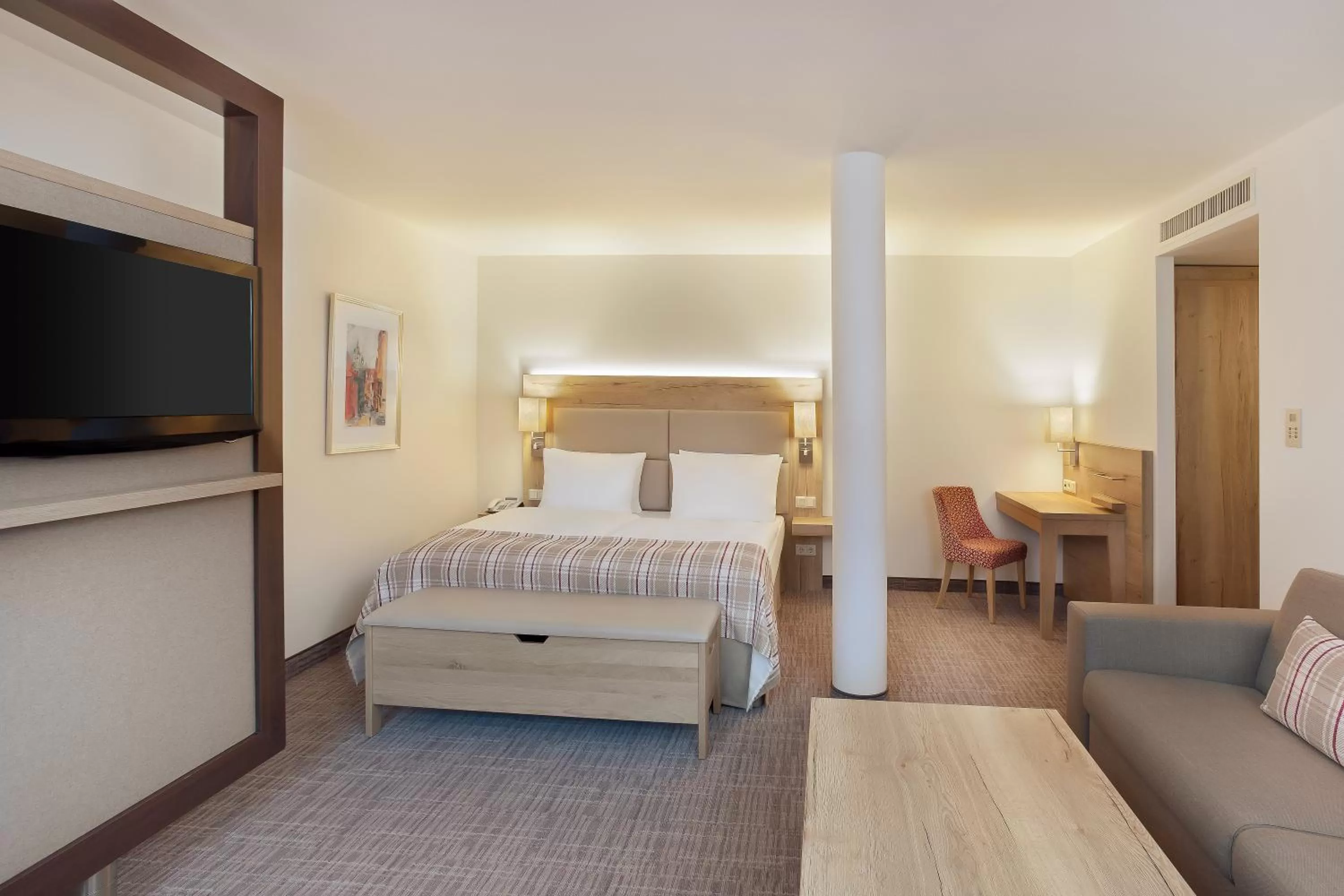 Photo of the whole room, Bed in Holiday Inn Nürnberg City Centre by IHG