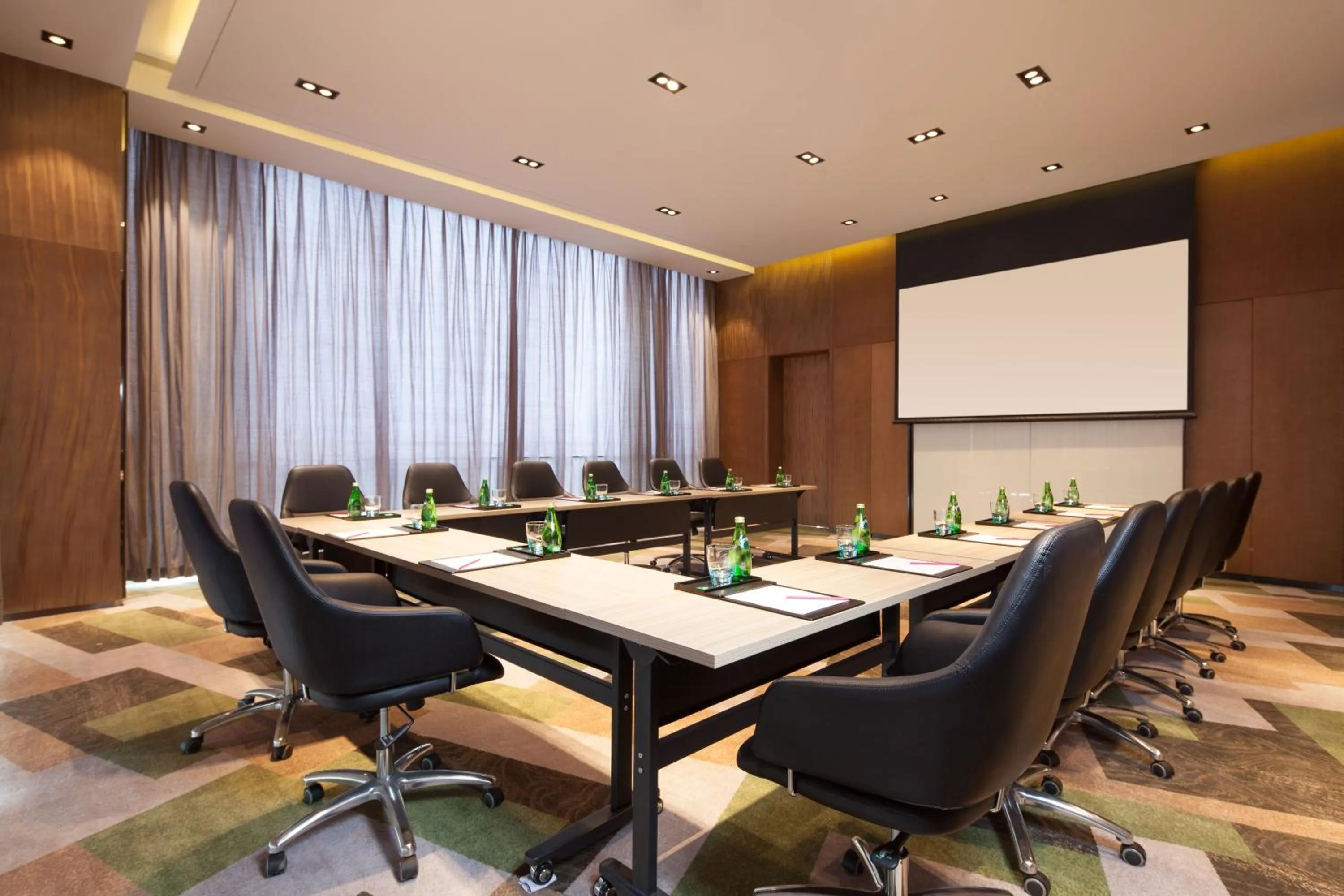 Meeting/conference room in Crowne Plaza Kunshan by IHG