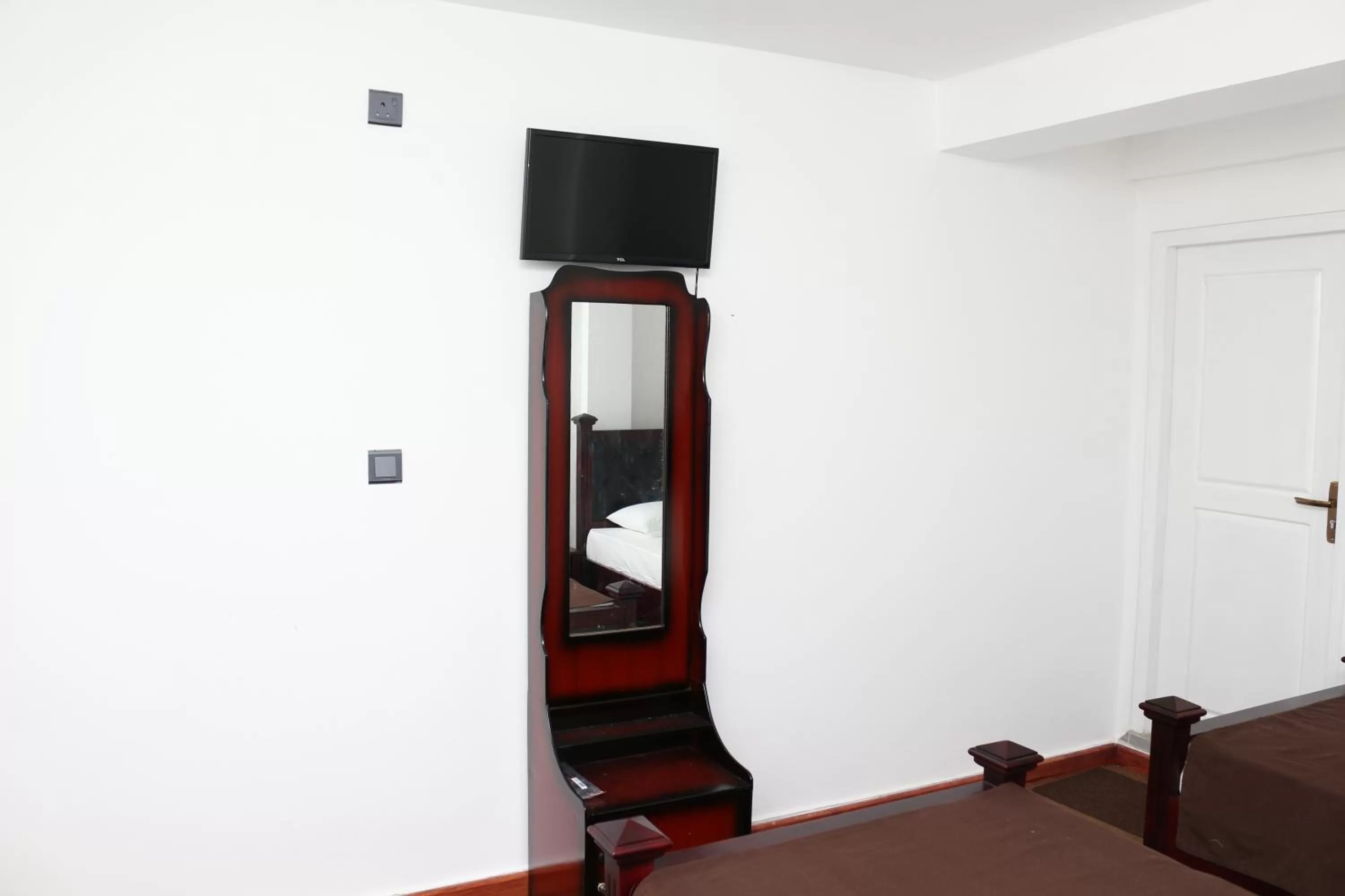 TV/Entertainment Center in Hotel Mount Castle