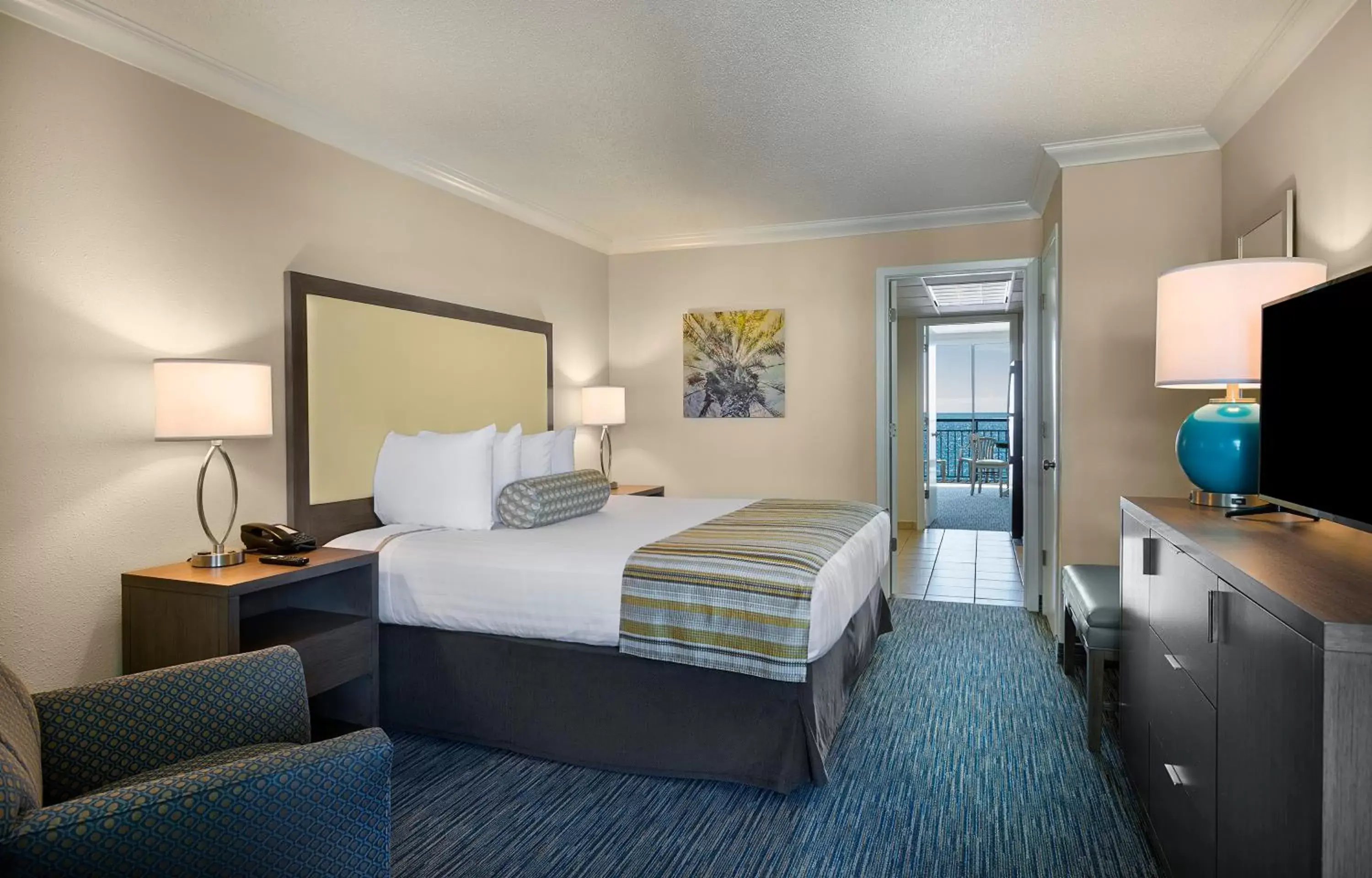 Oceanfront King Suite-1 King Bed with 1 Double Wall Bed in Coral Beach Resort Oceanfront King Suite-1 King Bed with 1 Double Wall Bed in Coral Beach Resort