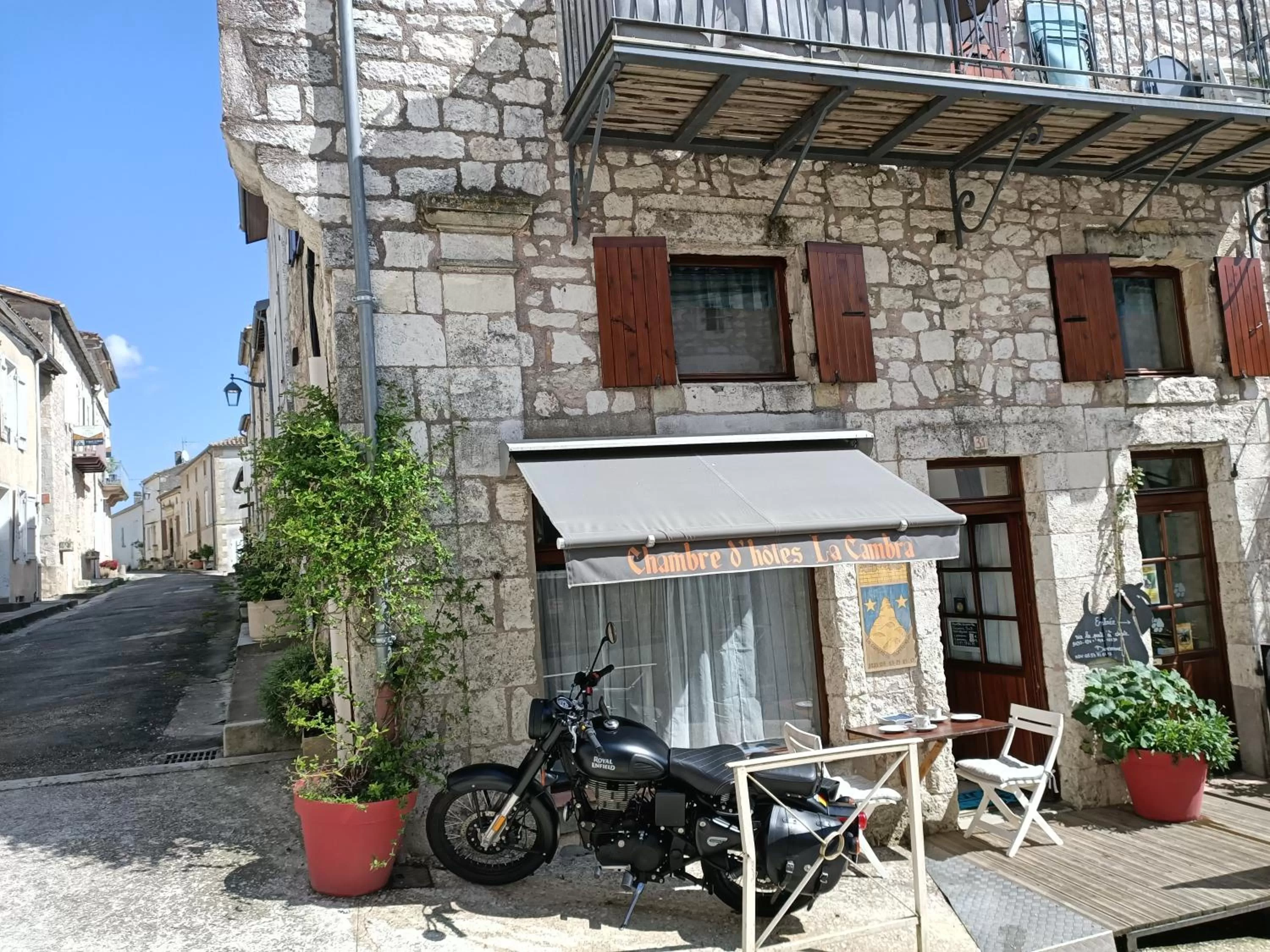 Property building in Gîte Studio "La Cambra dé Monflanquin" Studio Cottage