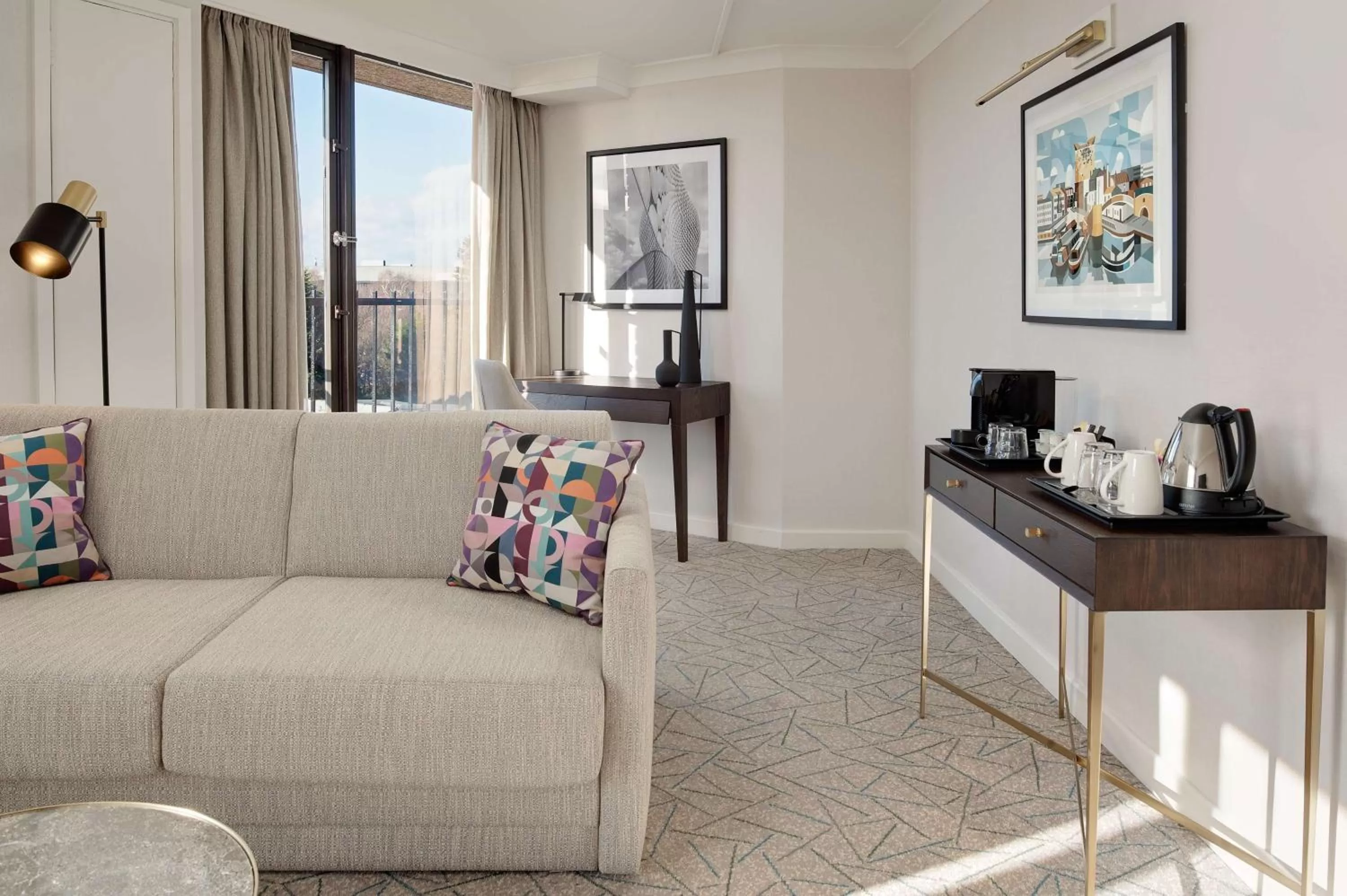 Living room in Hilton Birmingham Metropole Hotel