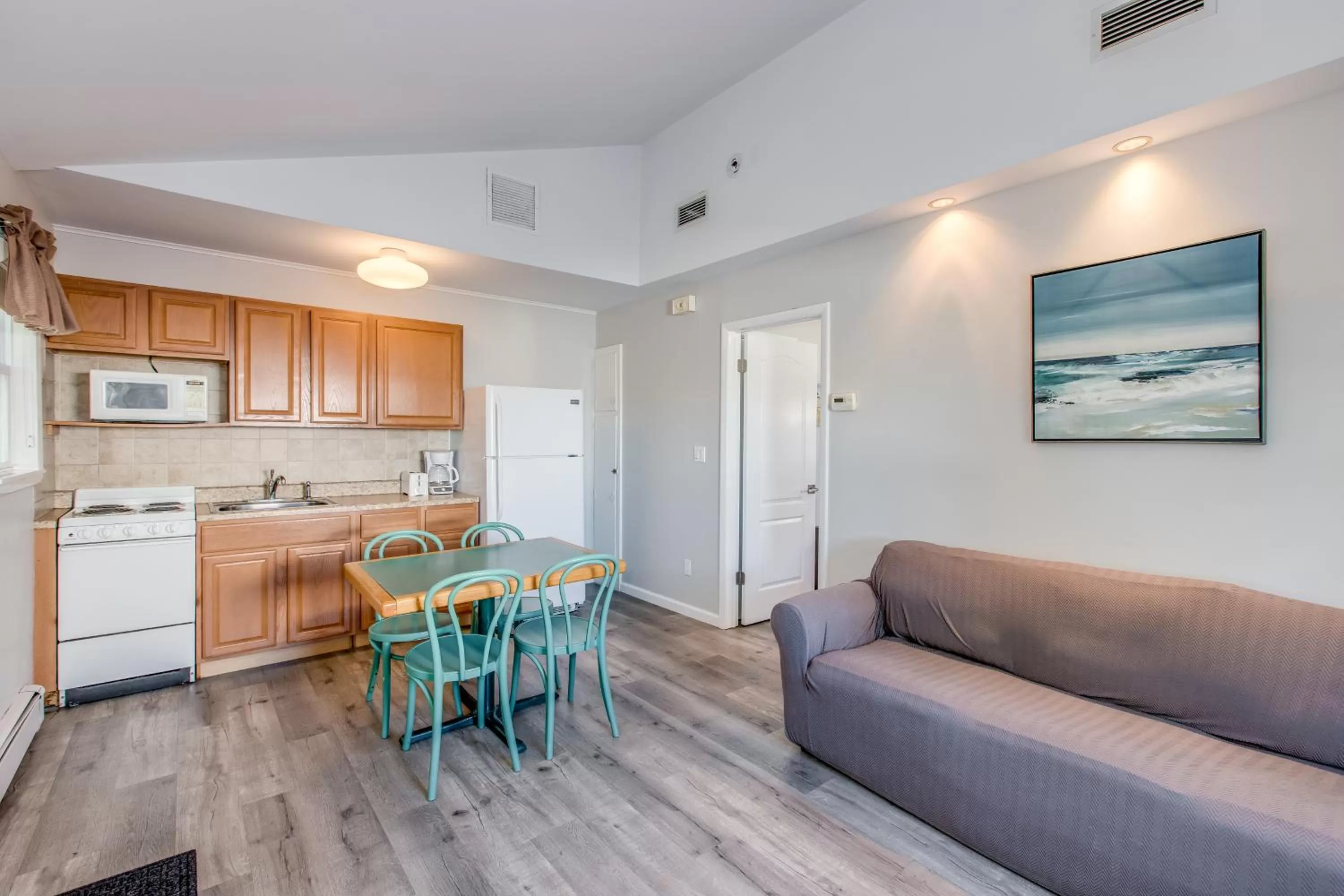 Colonial Shores Resort