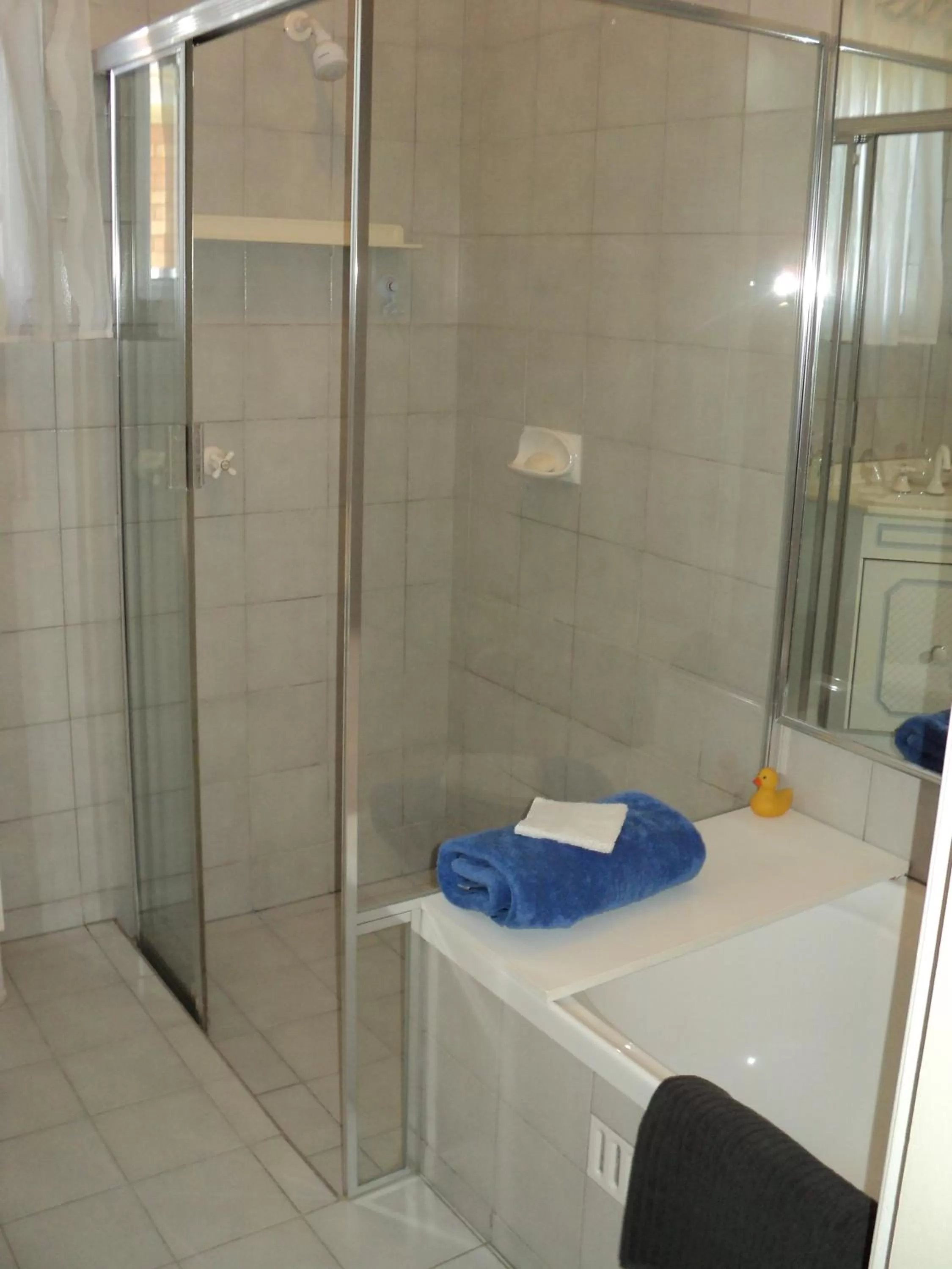 Bathroom in Glenelg Sea-Breeze