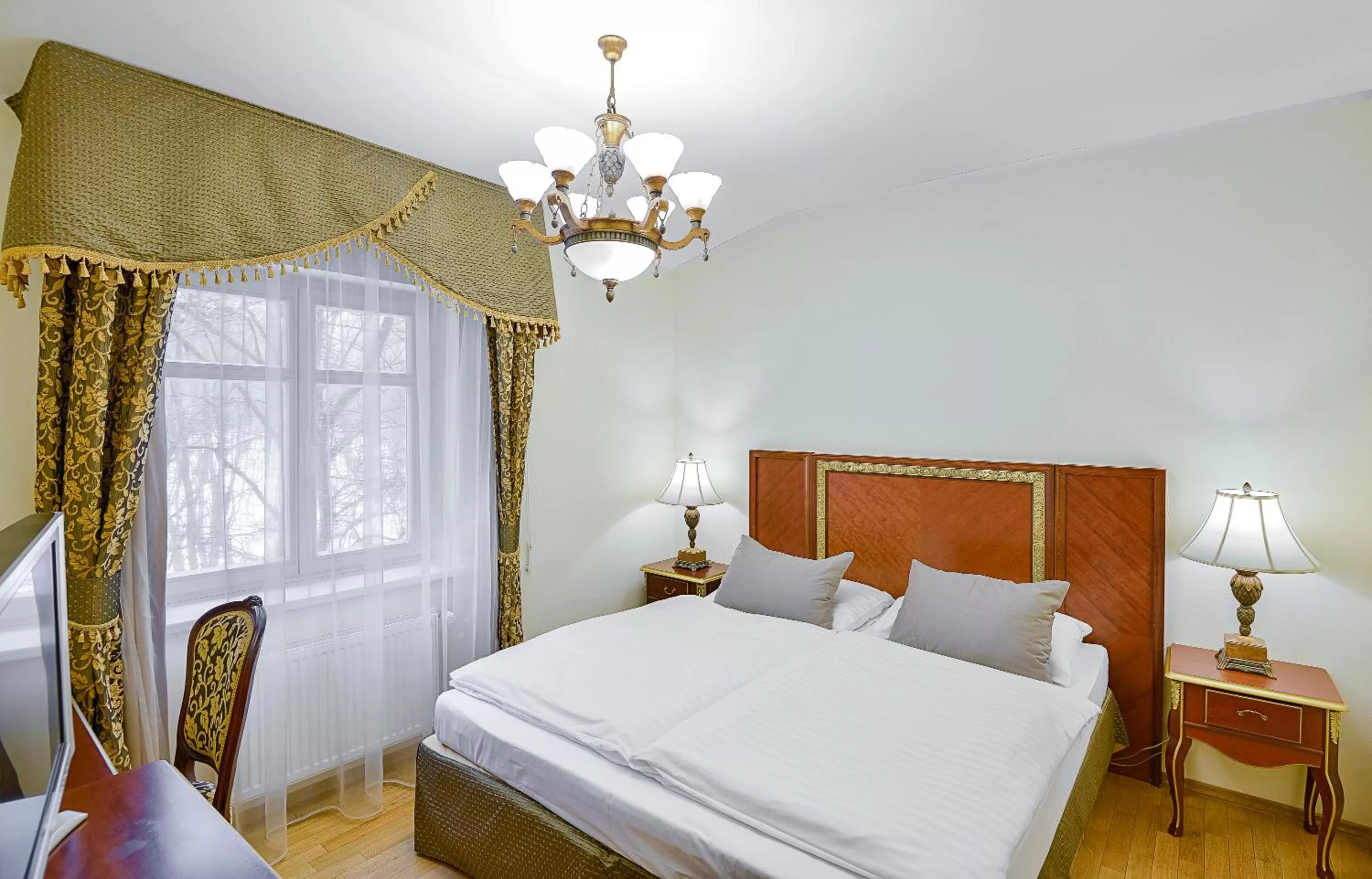 Bedroom, Bed in Residence Romanza