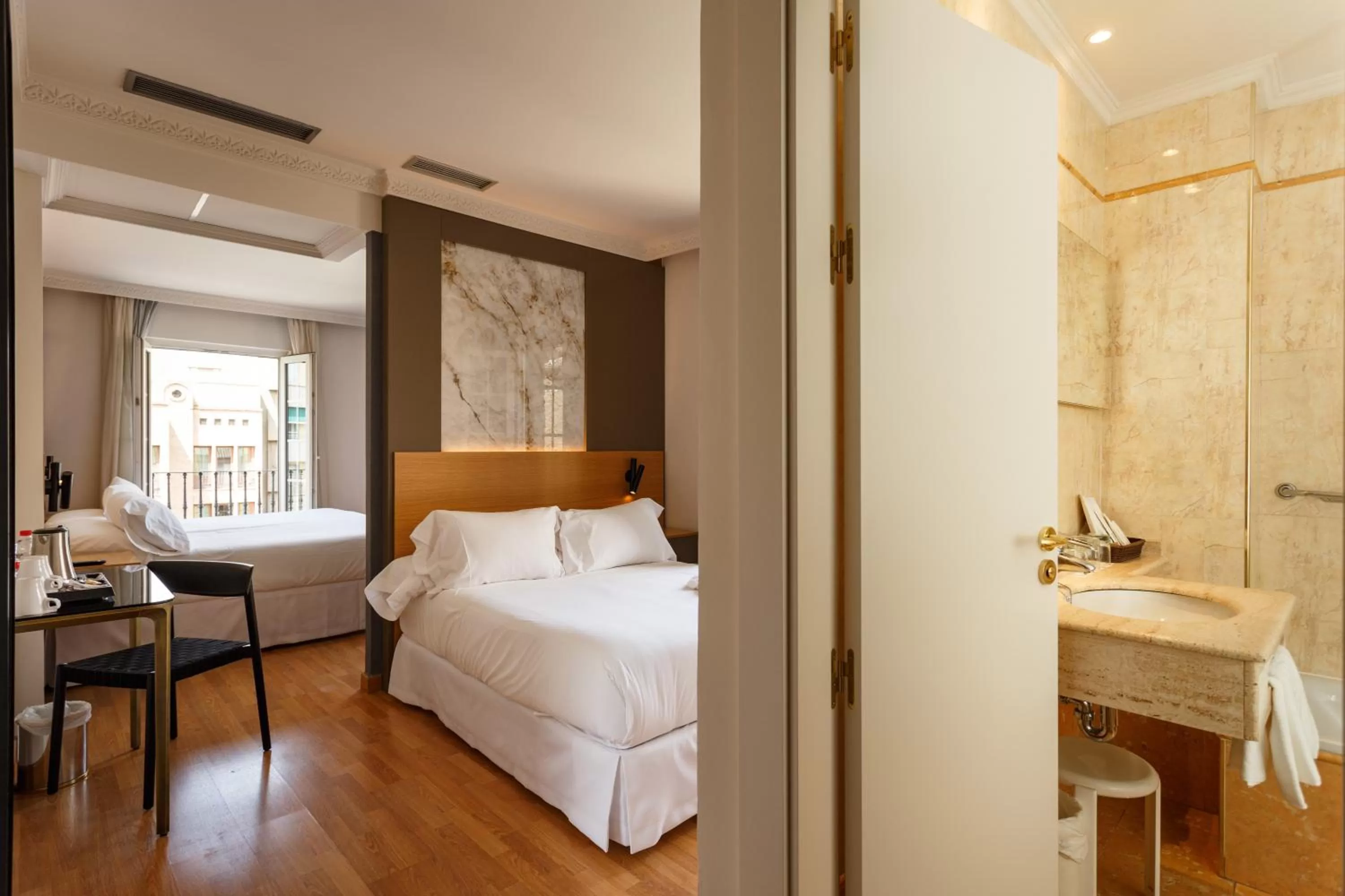 Photo of the whole room, Bed in Hotel Dauro Premier