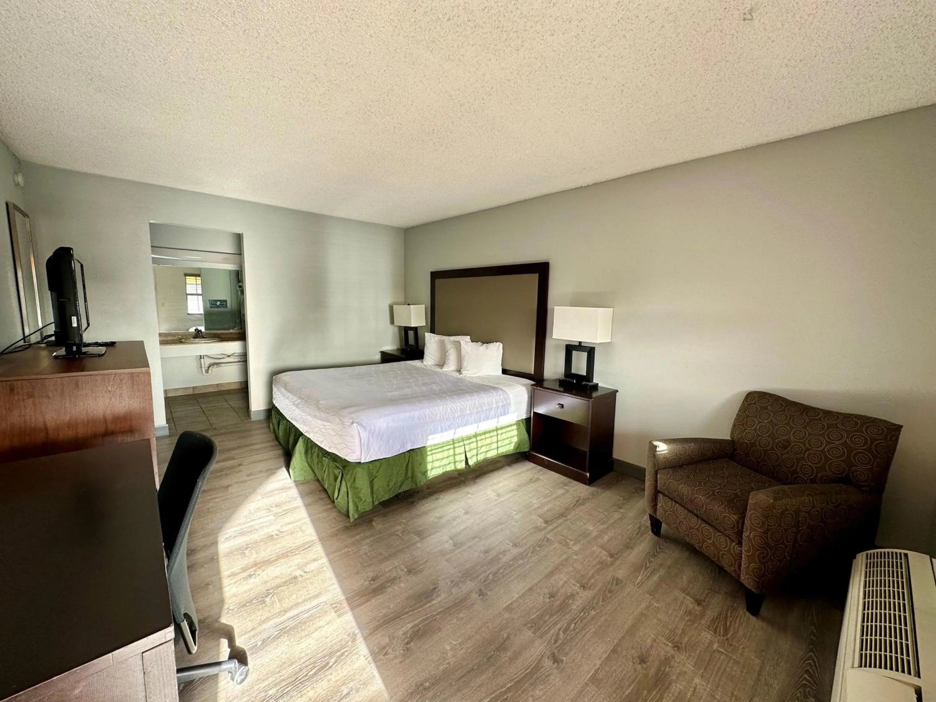 Bed in Silver Queen Inn