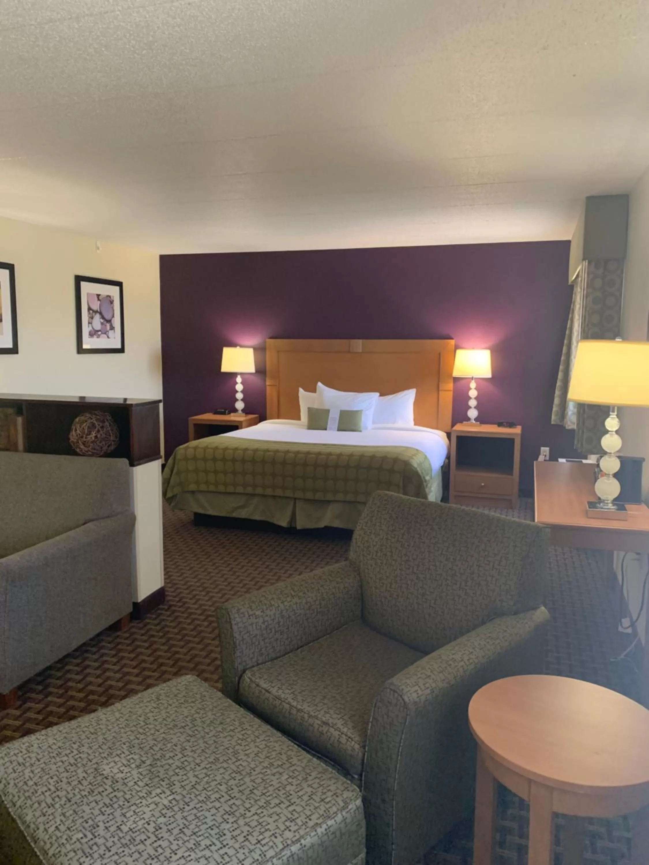 Photo of the whole room, Bed in Ramada by Wyndham Marquette
