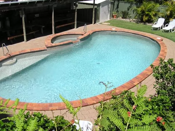 Swimming pool in Tradewinds Apartments
