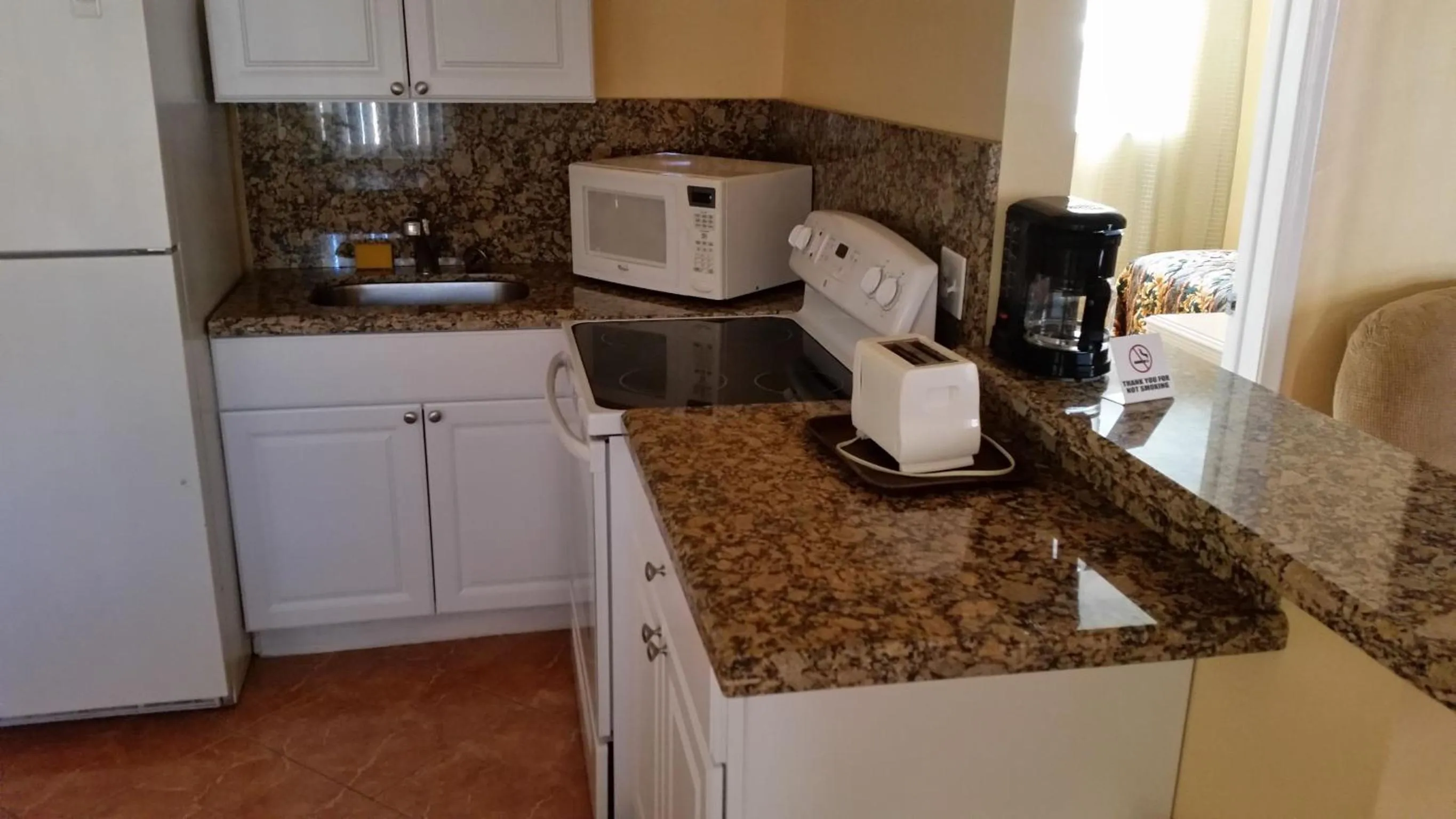 Kitchen or kitchenette in Lago Mar Motel and Apartments