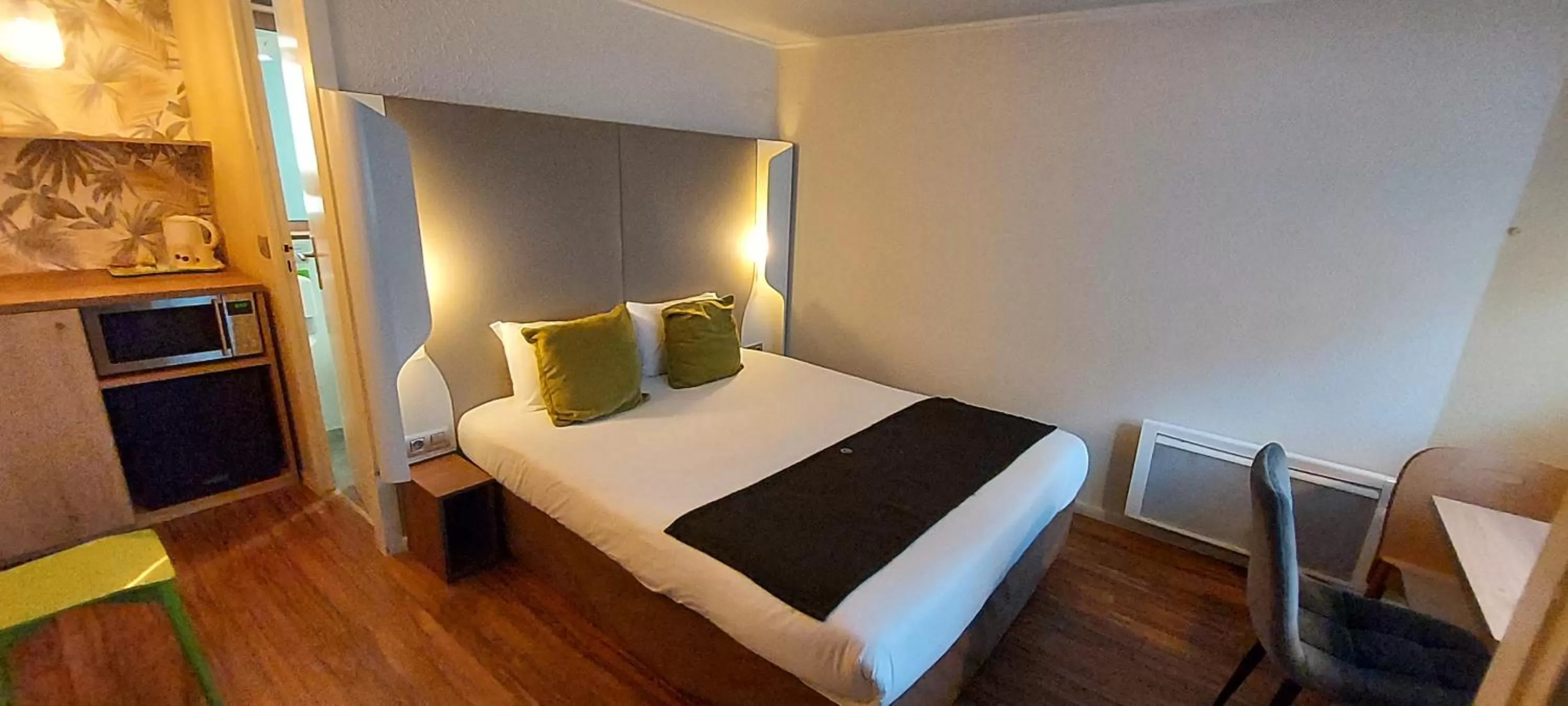 1 Double Bed - Superior Room in Campanile NATURE - Le Mans Est