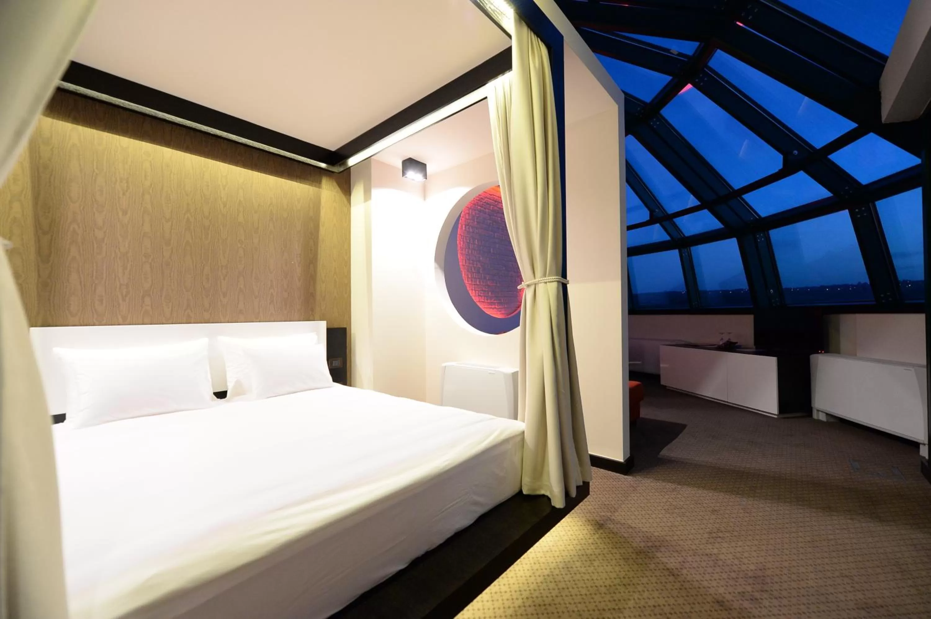 Bird's eye view, Bed in Hotel Hedonic